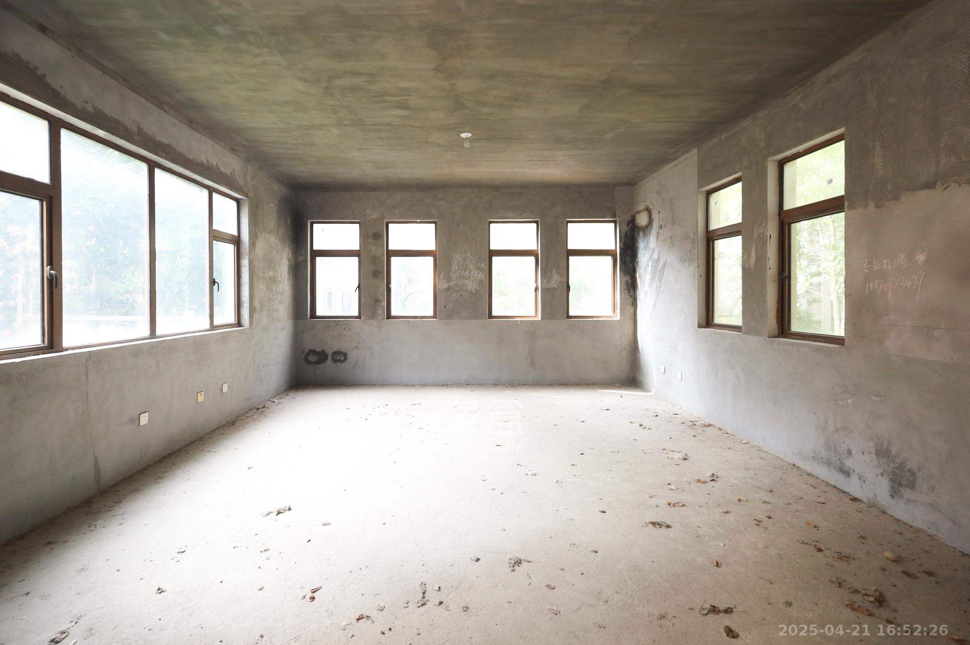 山语城二期 1室0厅0卫 428.0万 山语城二期 1室0厅0卫 428.0万客厅