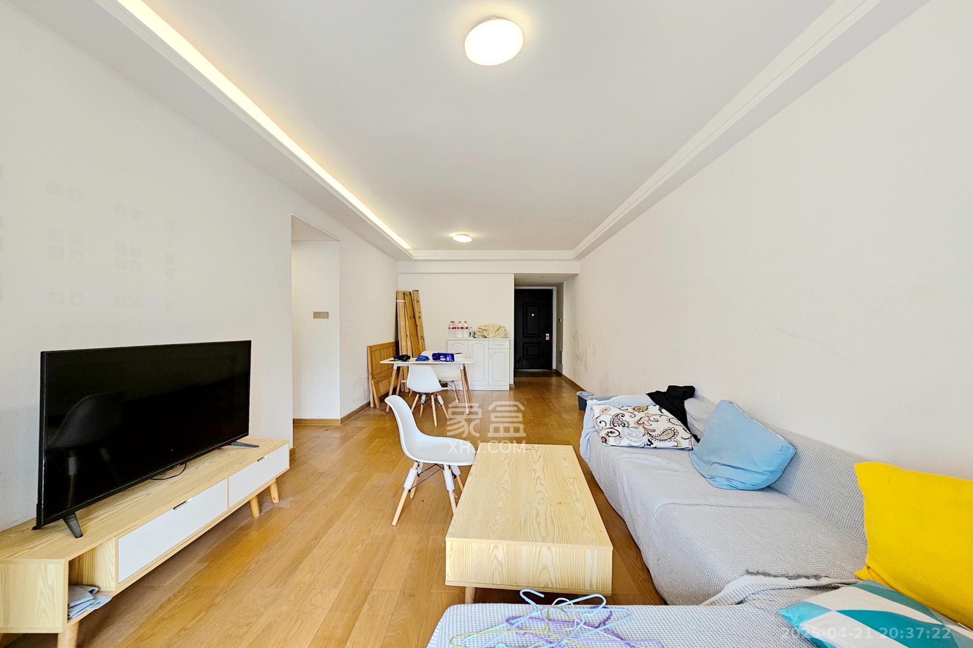 阳光城尚东湾蓝莓苑 3室2厅1卫 92.0万 阳光城尚东湾蓝莓苑 3室2厅1卫 92.0万客厅