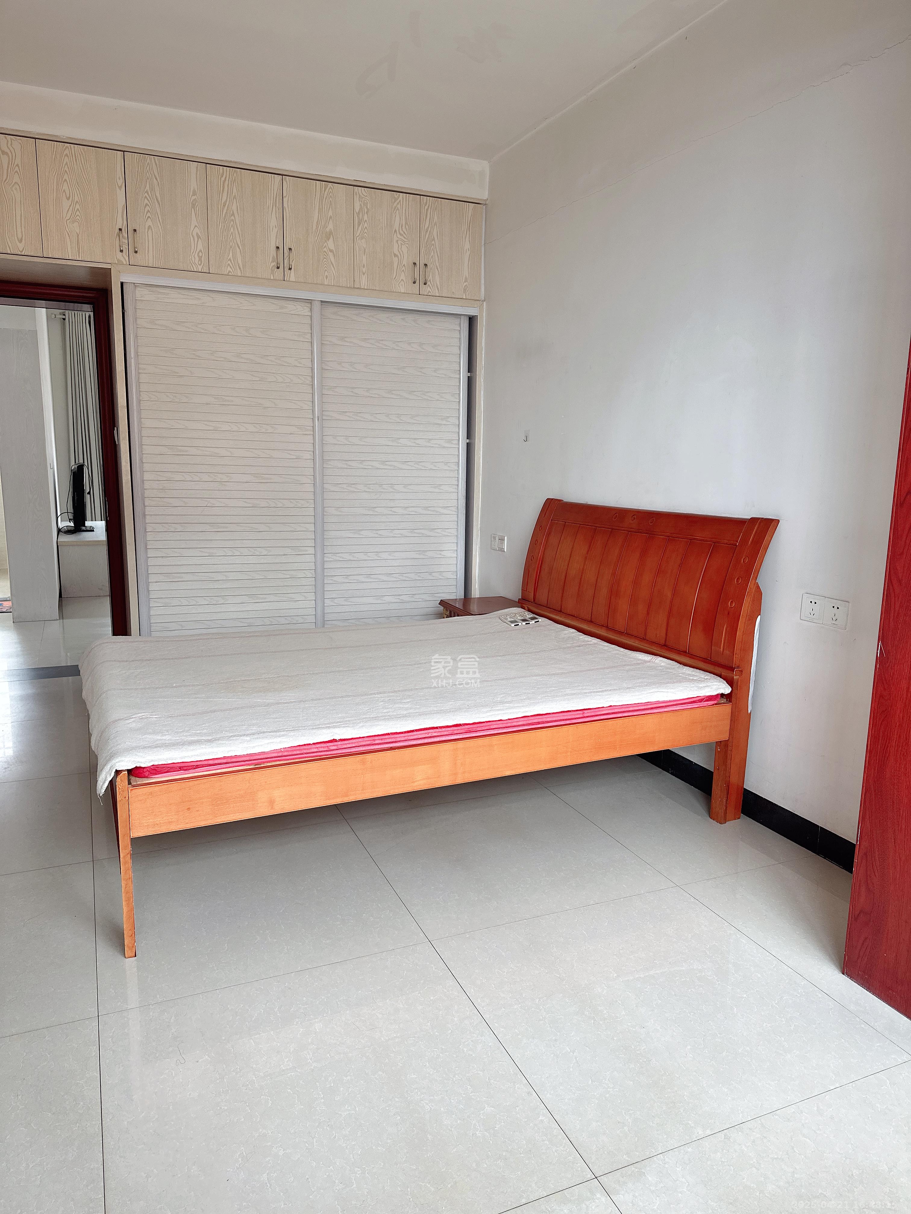 新路小区  3室2厅2卫   1700.00元/月室内图
