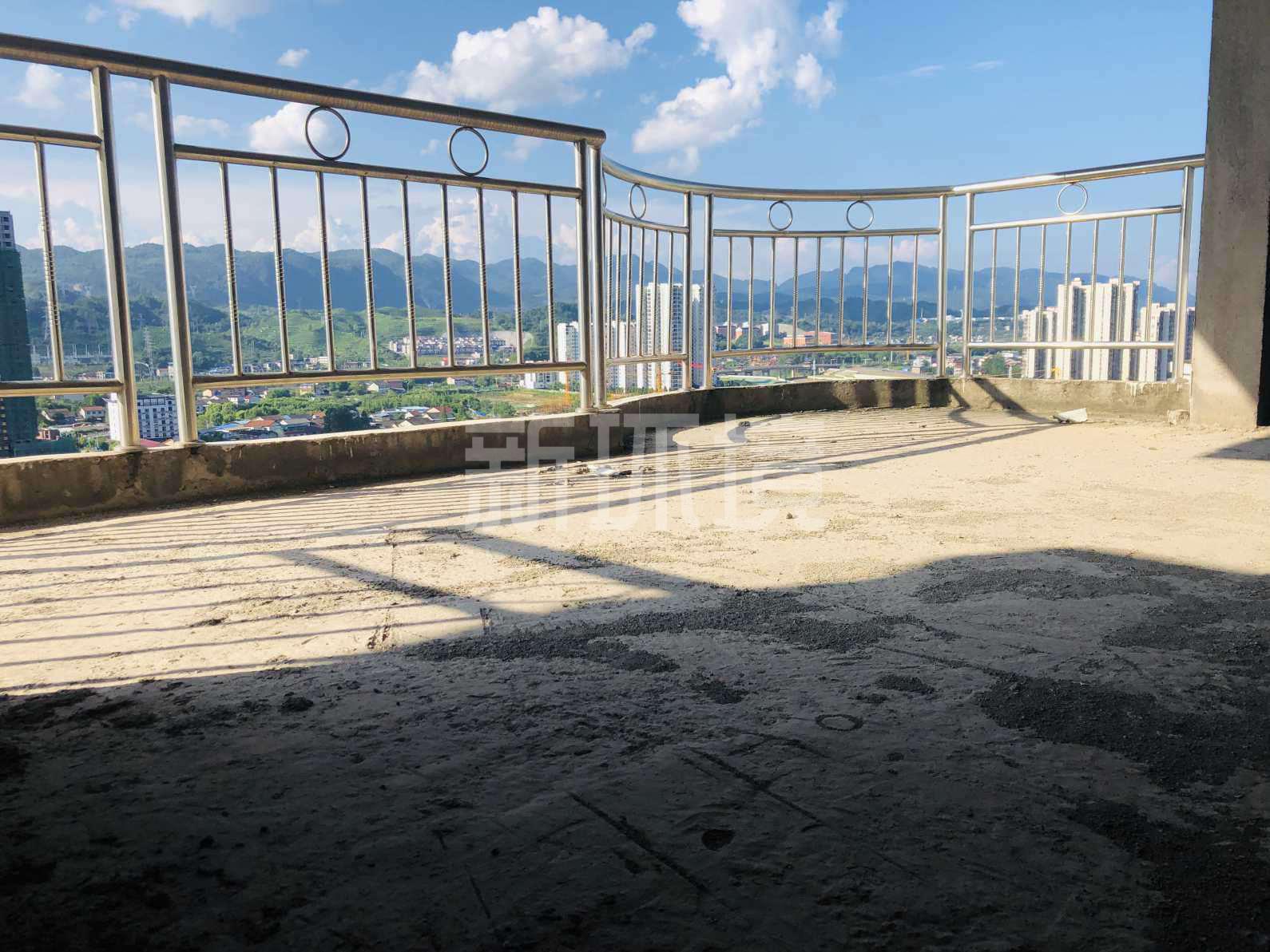 时代港湾  5室2厅2卫   85.00万