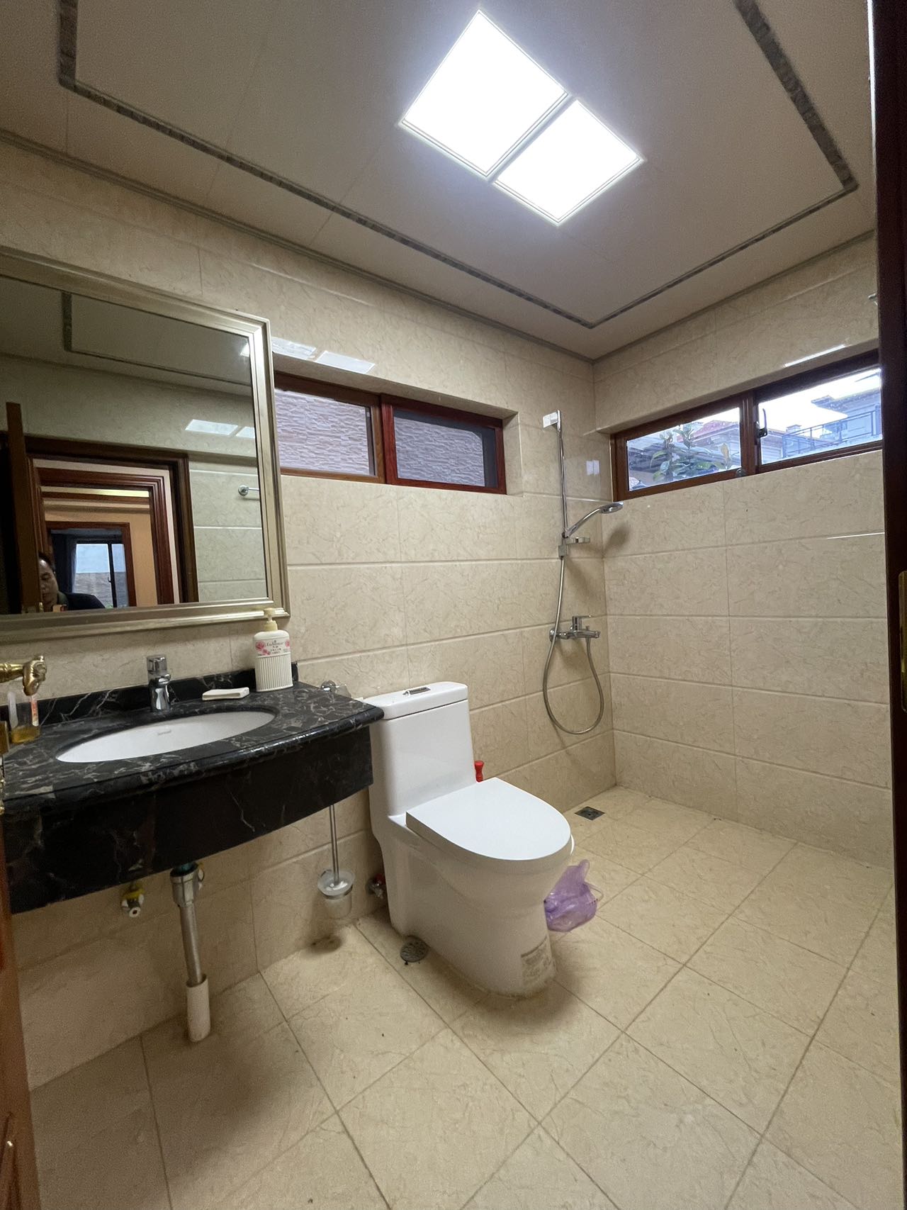 美灵湖  5室2厅3卫   12000.00元/月室内图