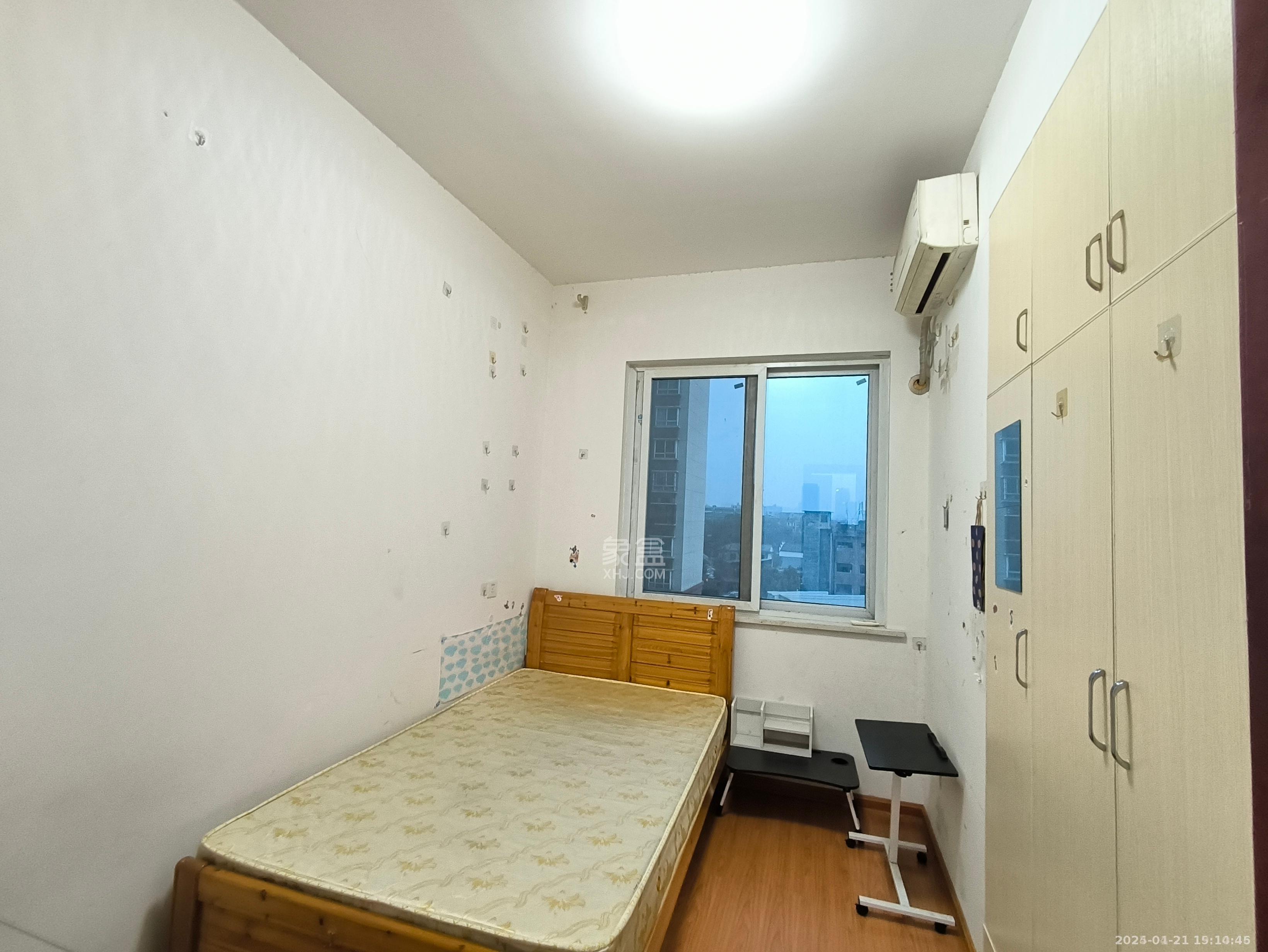 康馨佳园 4室2厅2卫 2000.0元/月 康馨佳园 4室2厅2卫 2000.0元/月室内图