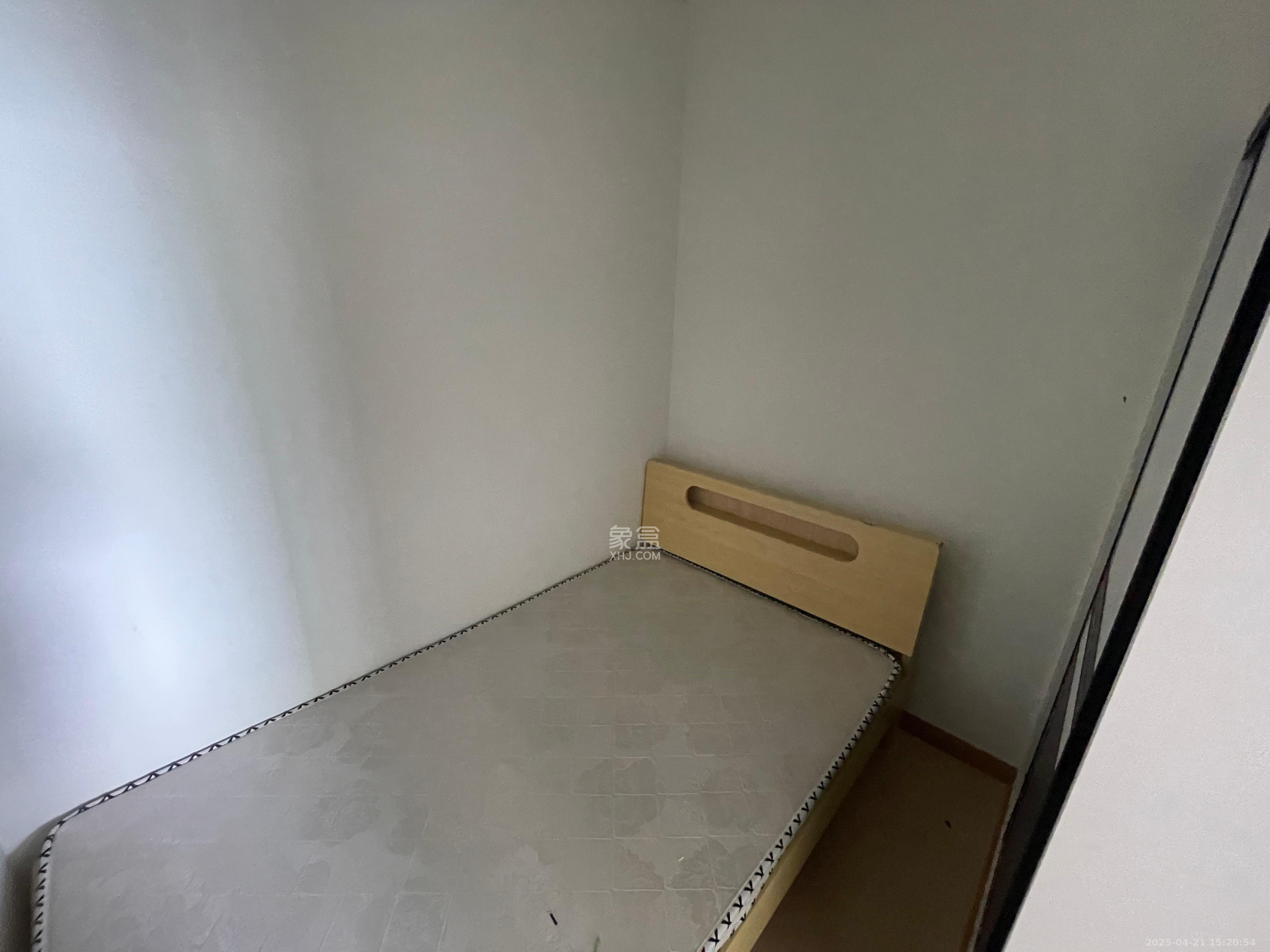 保利西海岸B区  2室2厅1卫   2500.00元/月室内图