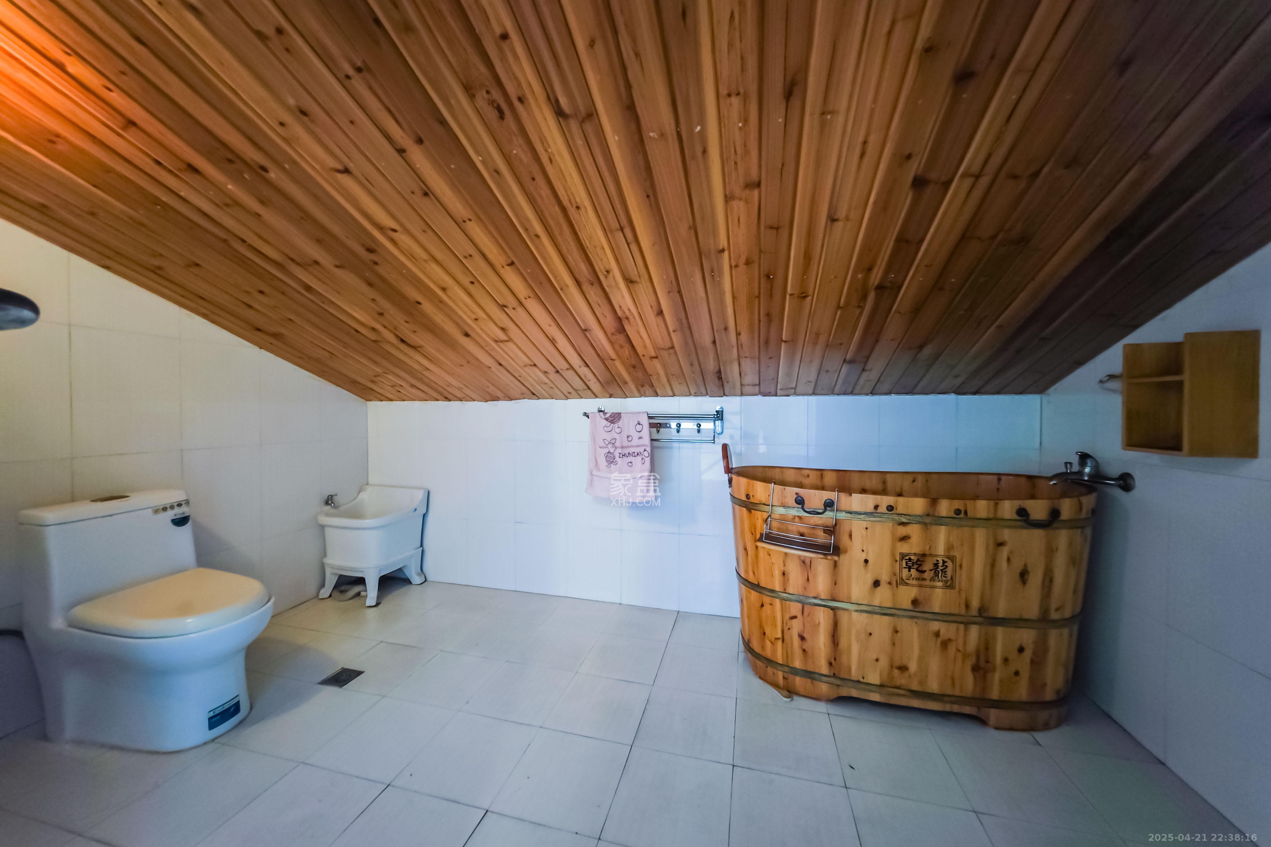 龙吉湾小区(龙瑞尚苑) 3室2厅2卫 44.0万 龙吉湾小区(龙瑞尚苑) 3室2厅2卫 44.0万卫生间