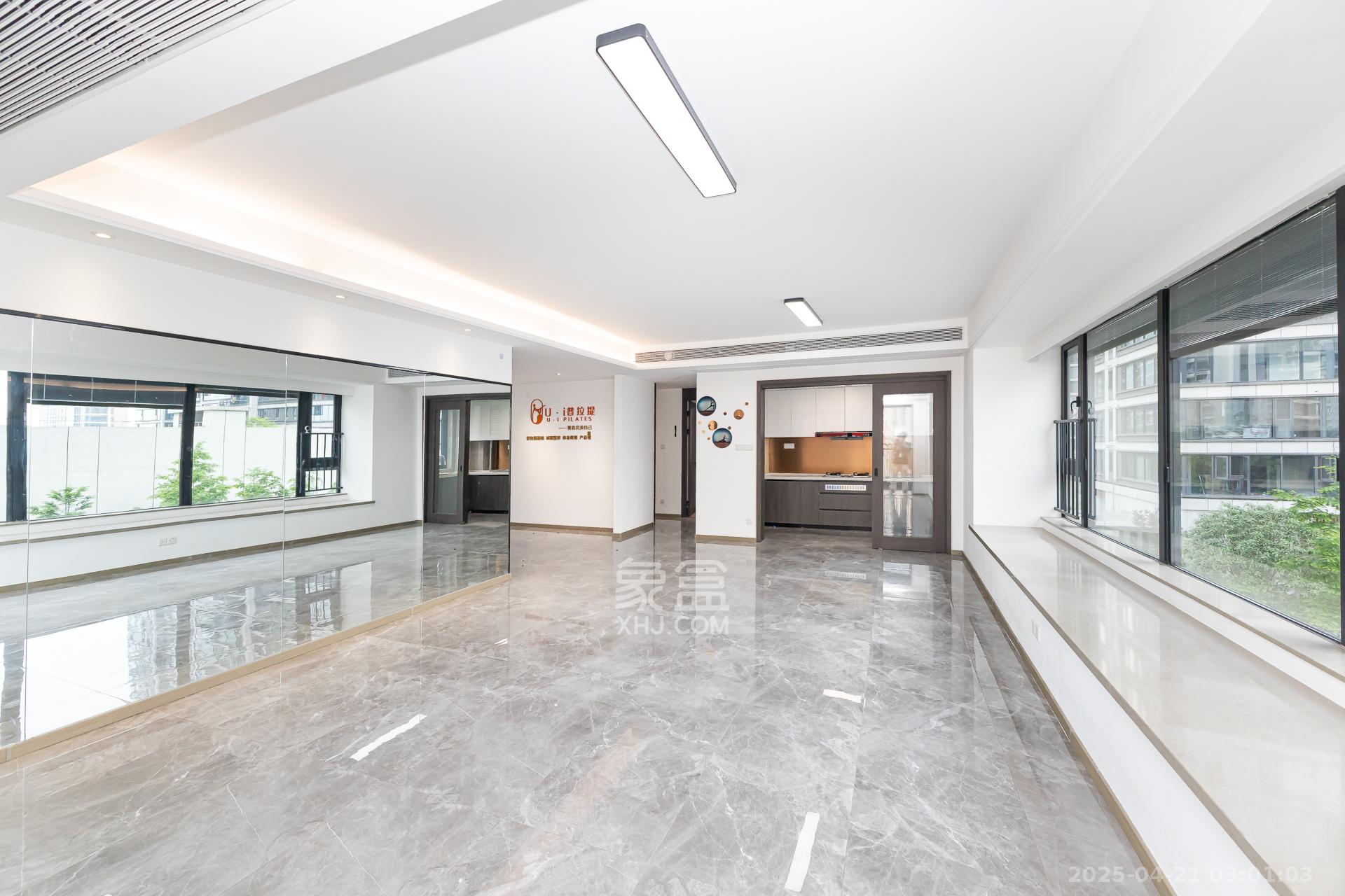 越秀湘江星汇城三期  4室2厅2卫    240.0万 越秀湘江星汇城三期  4室2厅2卫    240.0万客厅