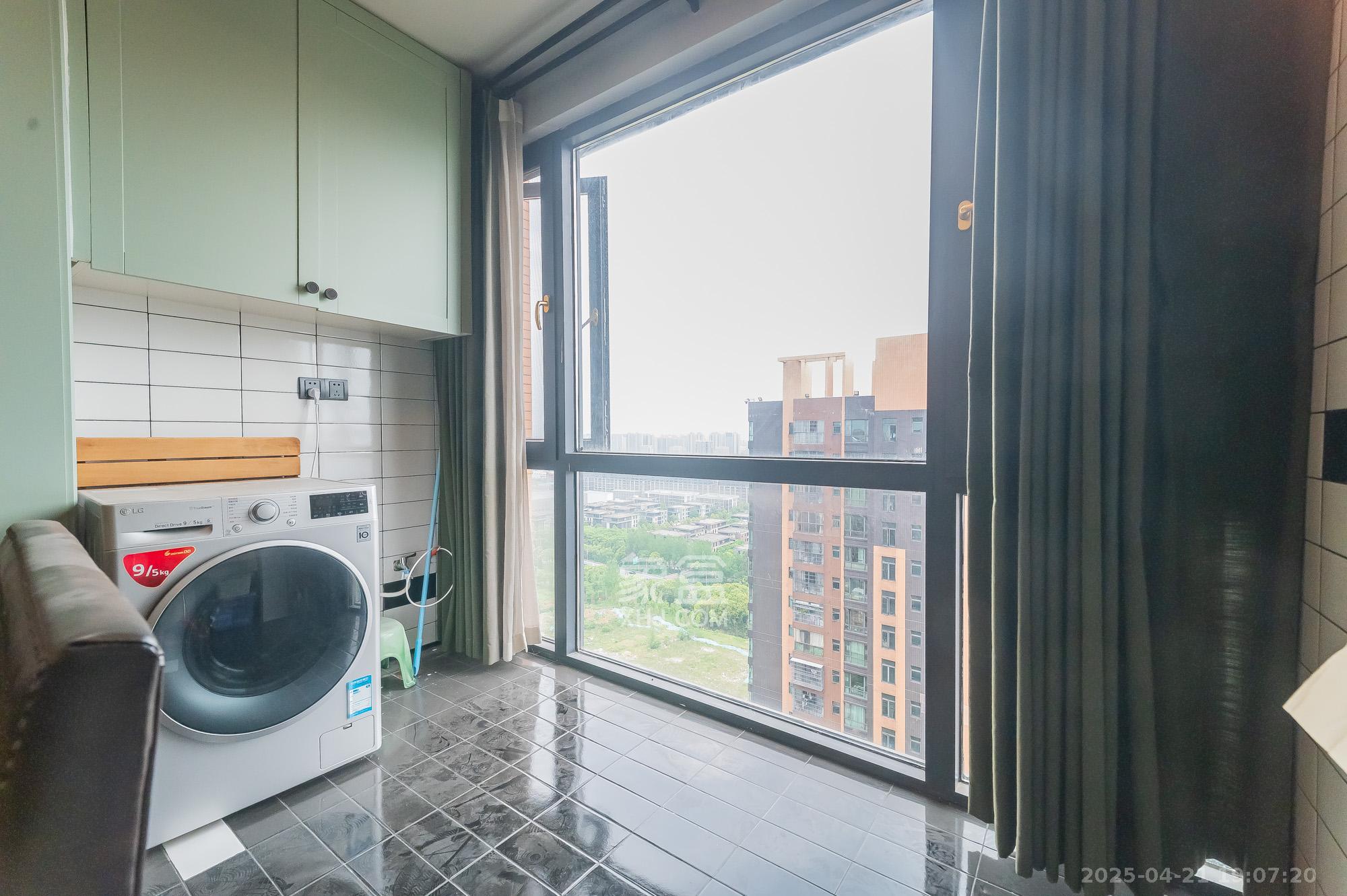 海伦春天 2室2厅1卫 56.0万 海伦春天 2室2厅1卫 56.0万阳台