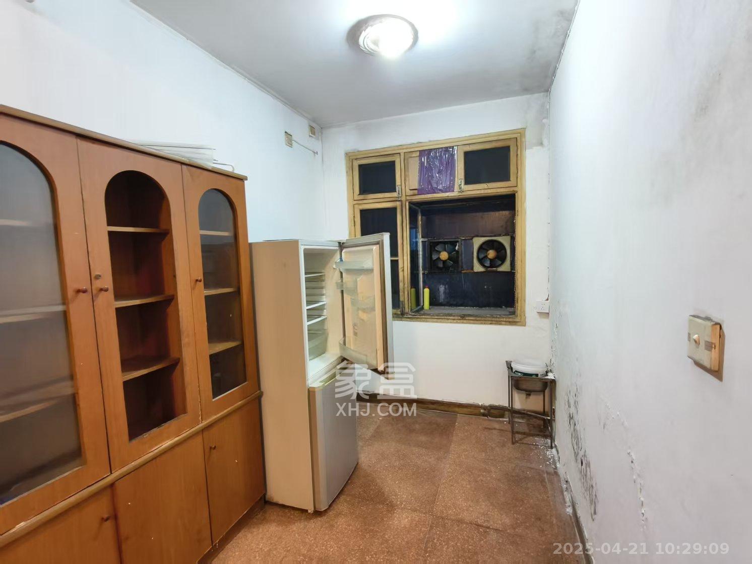 裕农街散盘 2室1厅1卫 1400.0元/月 裕农街散盘 2室1厅1卫 1400.0元/月室内图