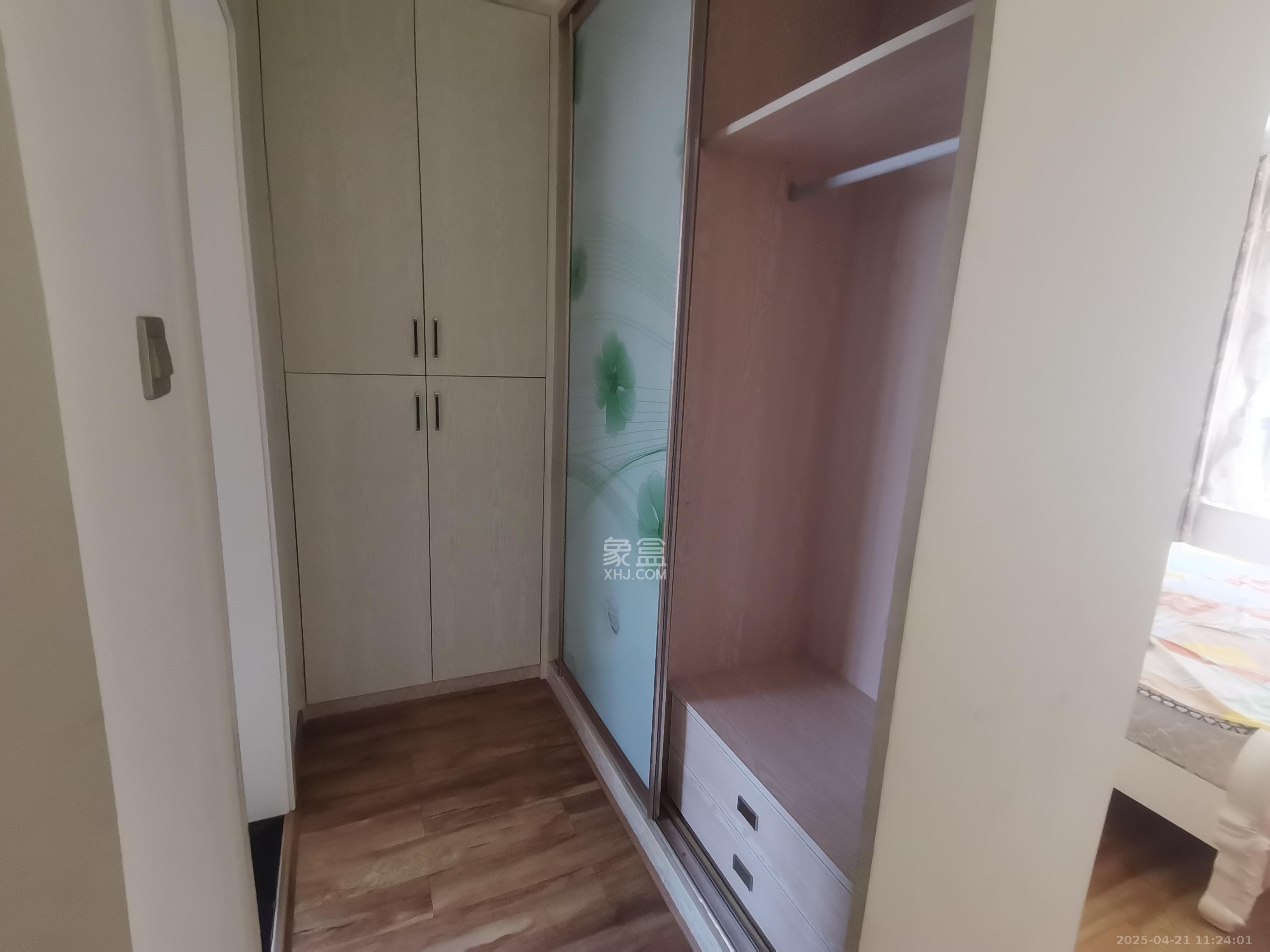 三城花苑(一,二,三期) 3室2厅1卫 1600.0元/月 三城花苑(一,二,三期) 3室2厅1卫 1600.0元/月室内图