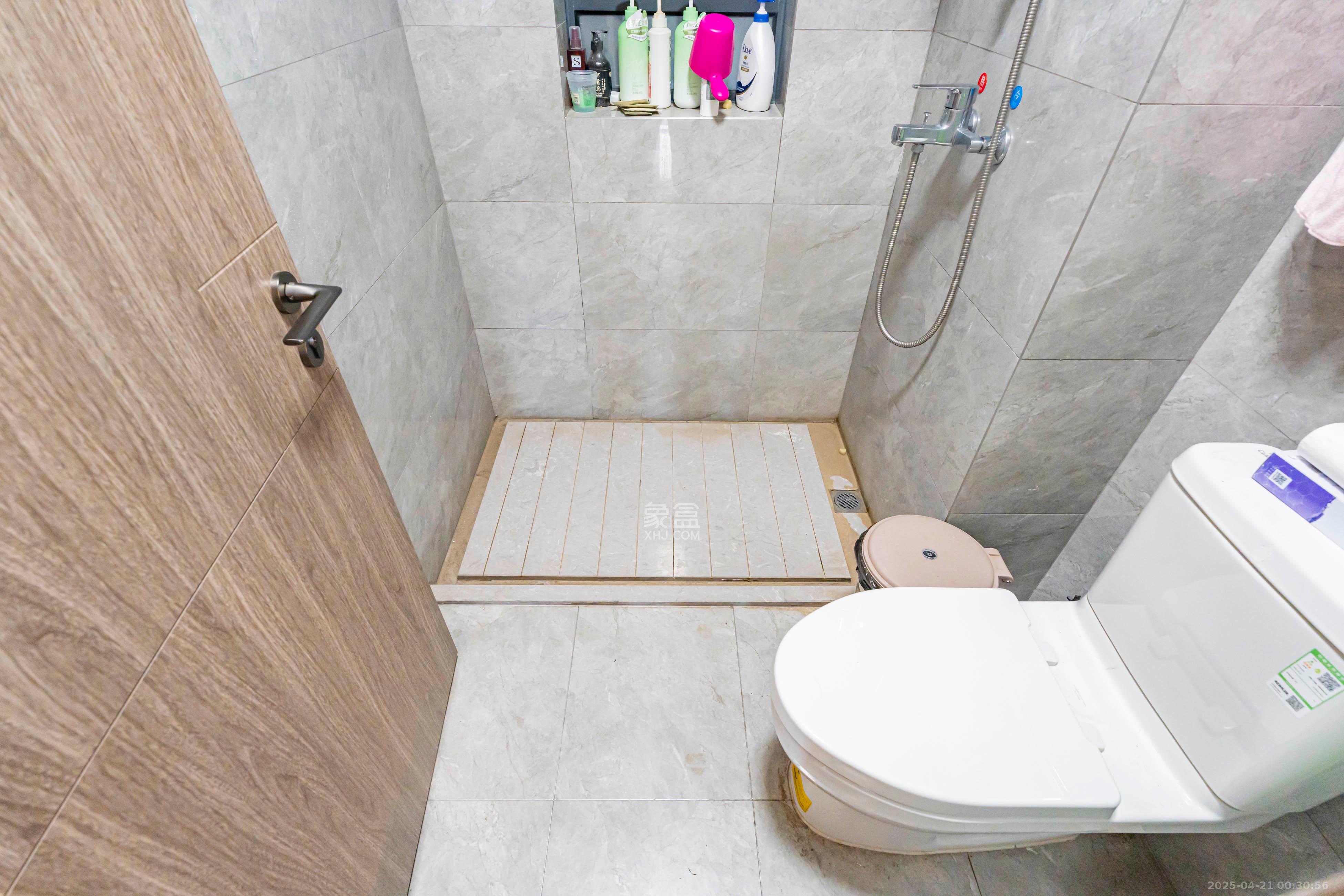 万科半岛国际 3室2厅2卫 140.0万 万科半岛国际 3室2厅2卫 140.0万卫生间