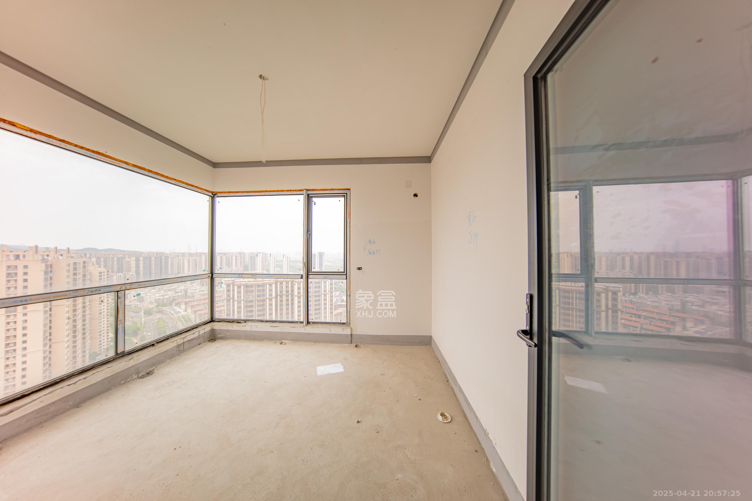 建投象山国际  4室2厅2卫   156.00万卧室