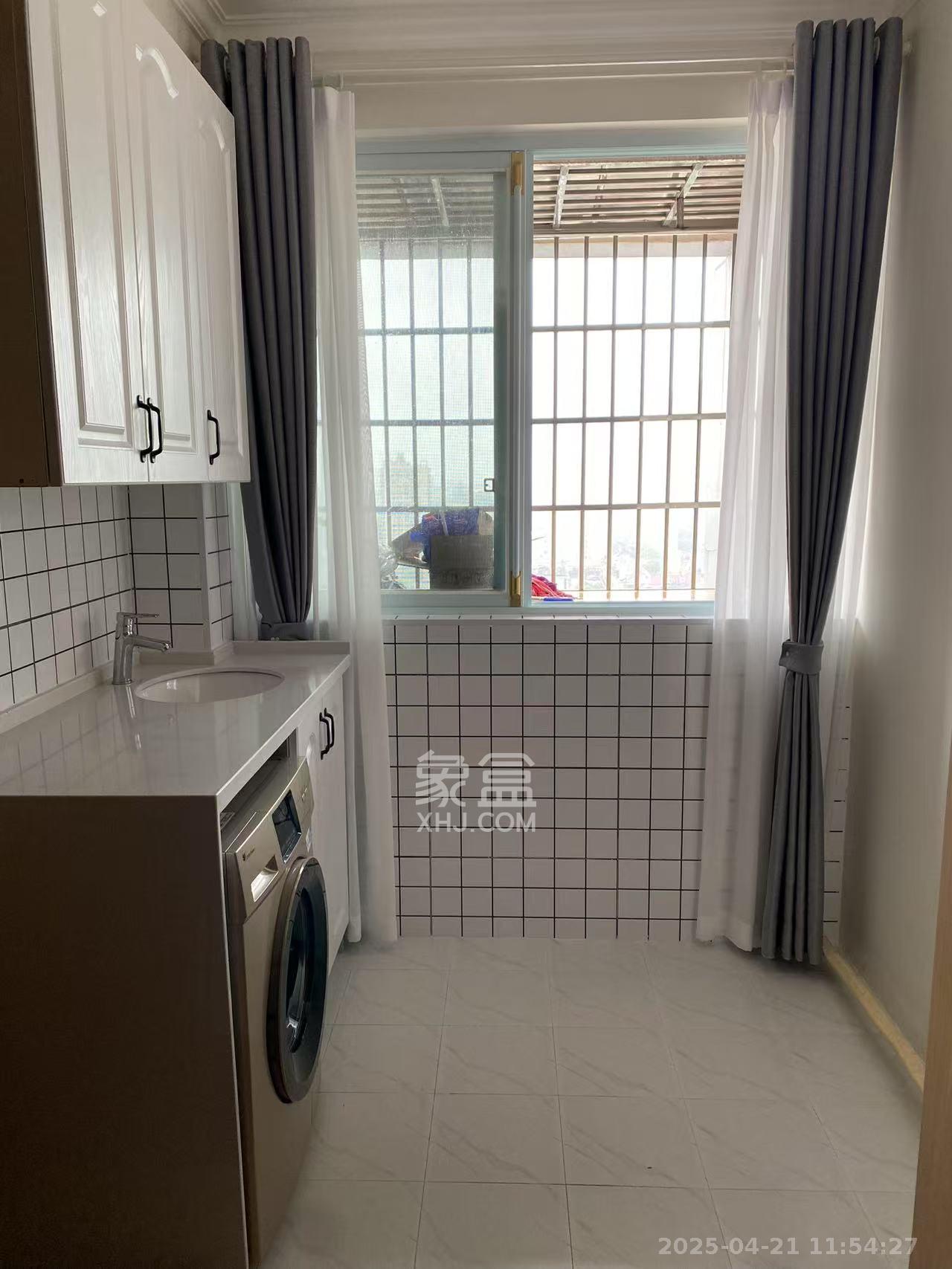 建鸿达现代公寓  2室1厅1卫   2500.00元/月室内图1
