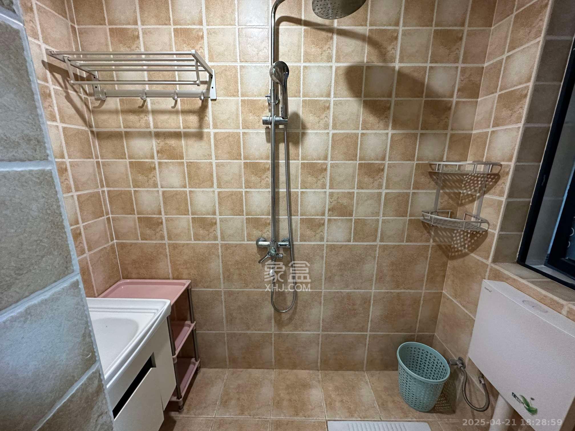 荣悦台 1室1厅1卫 2400.0元/月 荣悦台 1室1厅1卫 2400.0元/月室内图