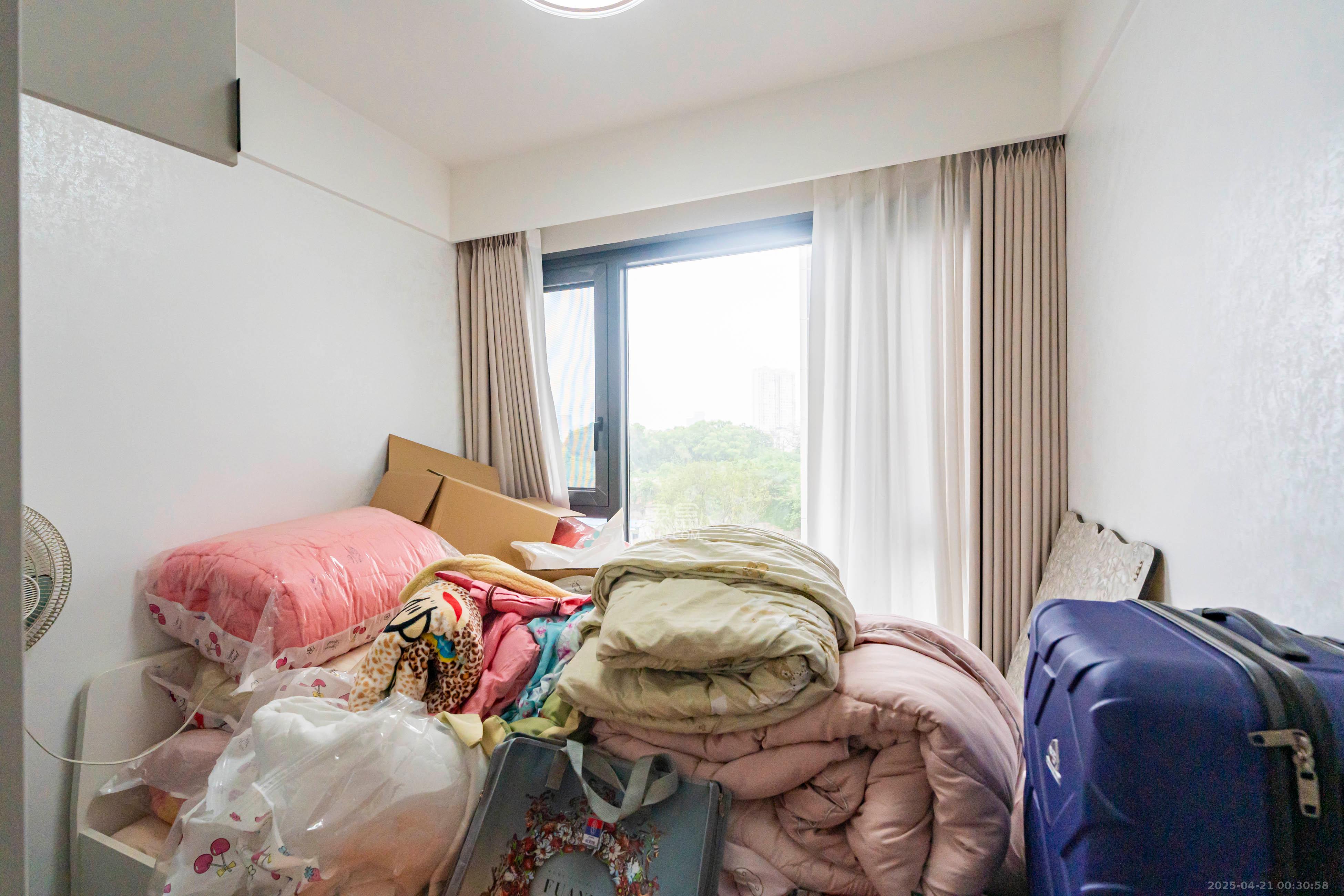 万科半岛国际 3室2厅2卫 140.0万 万科半岛国际 3室2厅2卫 140.0万卧室