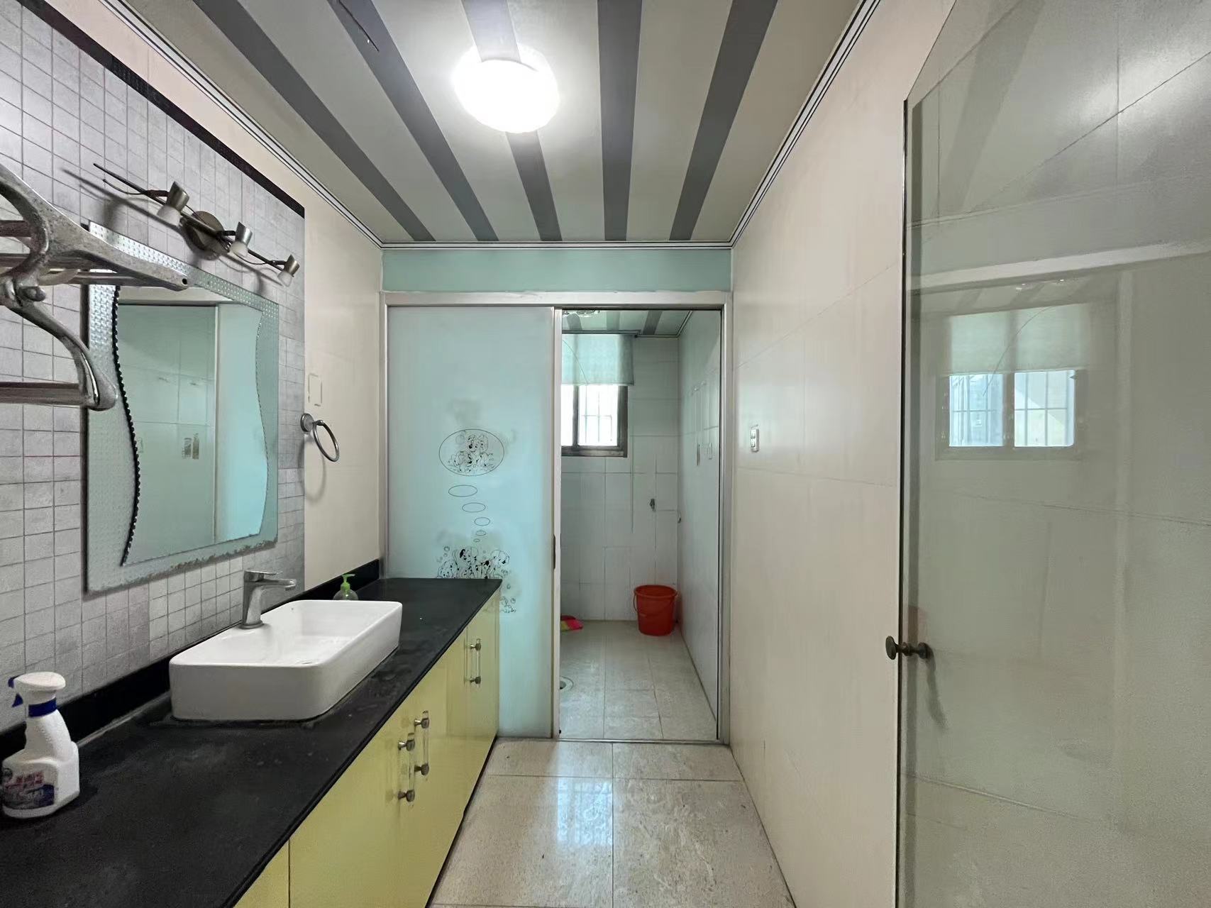 中级人民法院 1室0厅0卫 1800.0元/月 中级人民法院 1室0厅0卫 1800.0元/月室内图