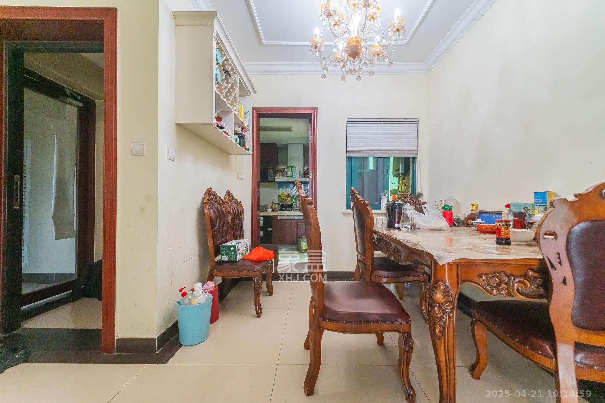 恒大翡翠华庭 3室2厅1卫 80.0万 恒大翡翠华庭 3室2厅1卫 80.0万客厅