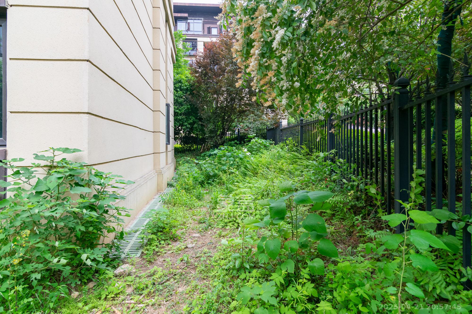 金地三千府(金地湖山樾、金地自在城) 3室2厅2卫 128.0万 金地三千府(金地湖山樾、金地自在城) 3室2厅2卫 128.0万其他