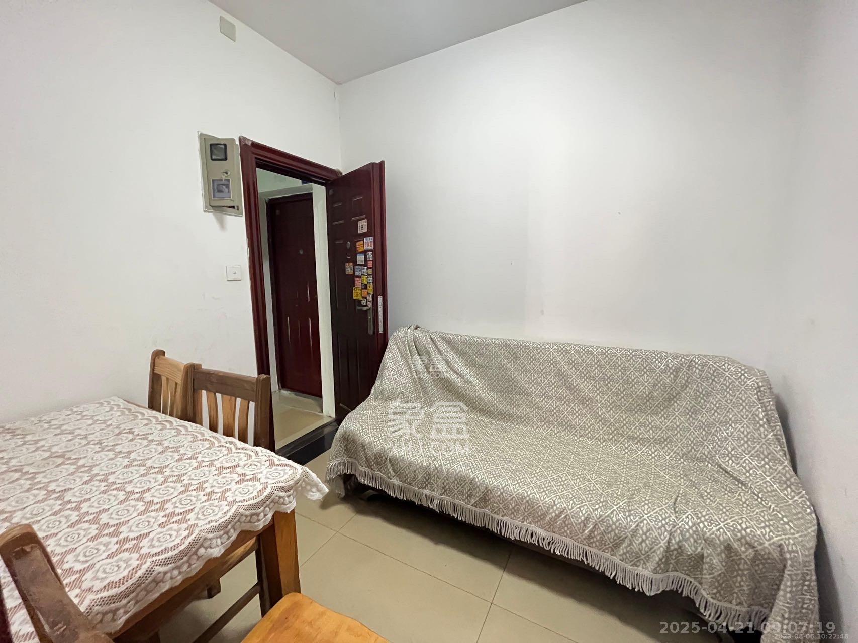 黄泥岭社区  2室2厅1卫    1300.0元/月 黄泥岭社区  2室2厅1卫    1300.0元/月