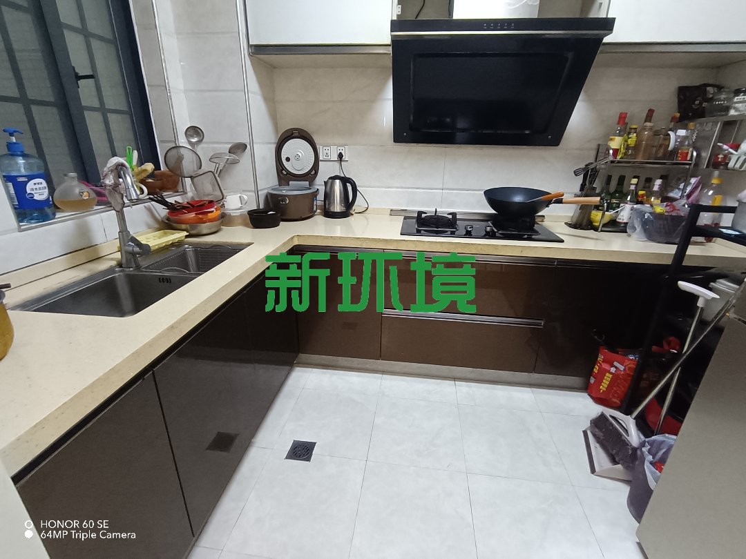 逸臣桃源  3室2厅2卫   79.80万客厅