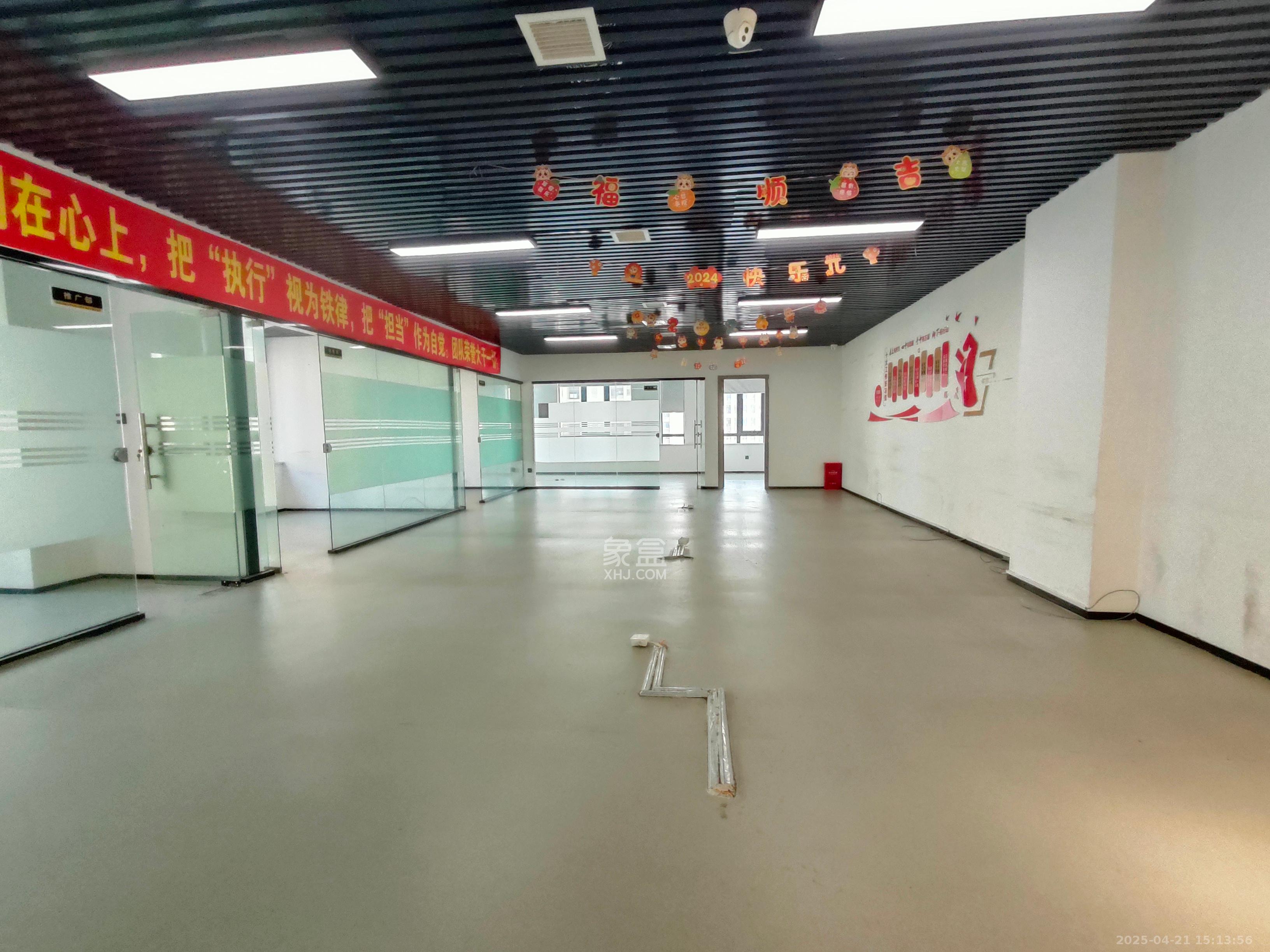 華潤(rùn)置地廣場(chǎng)一期   245.0㎡     12000.00元/月