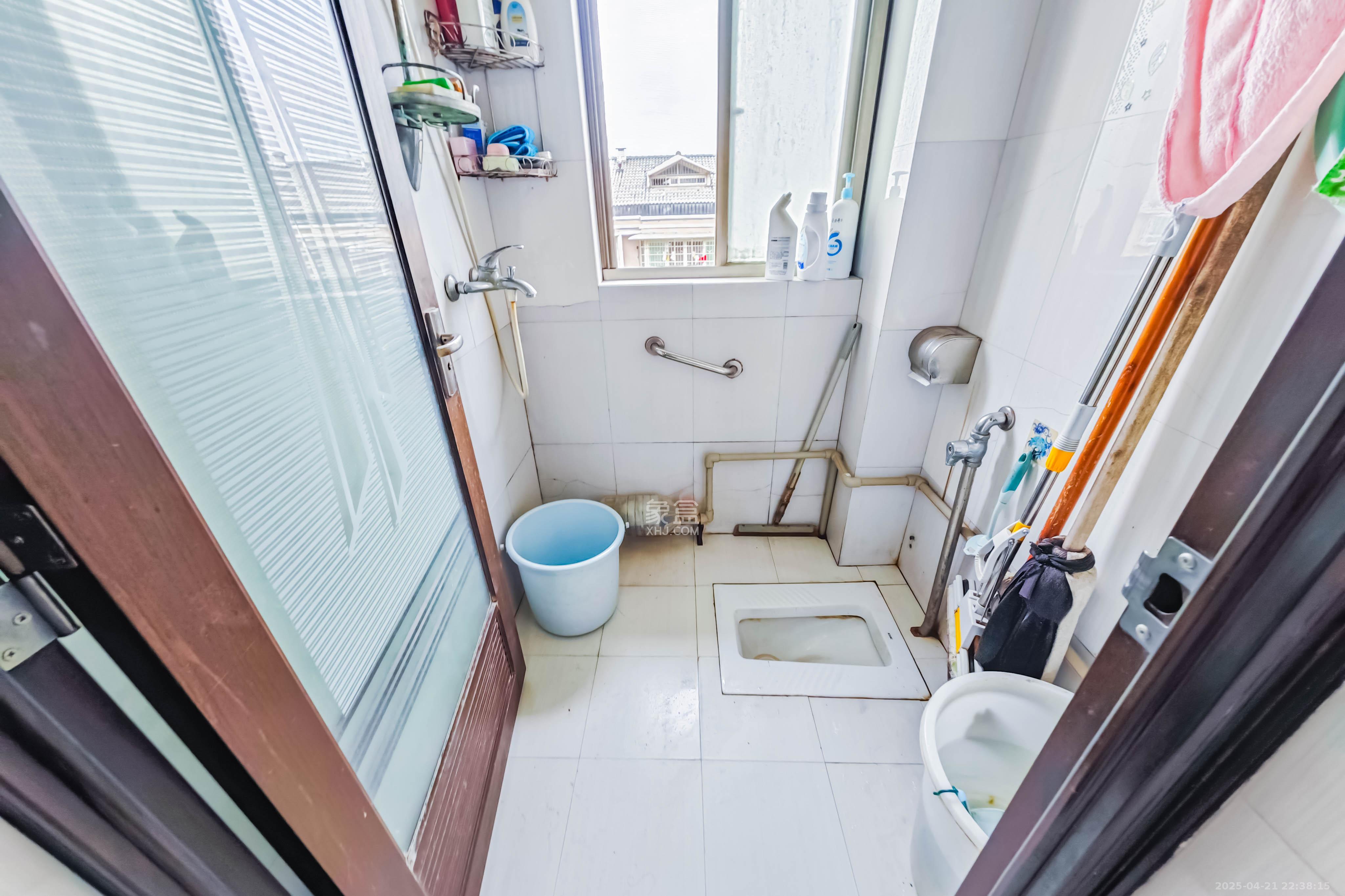 龙吉湾小区(龙瑞尚苑) 3室2厅2卫 44.0万 龙吉湾小区(龙瑞尚苑) 3室2厅2卫 44.0万卫生间