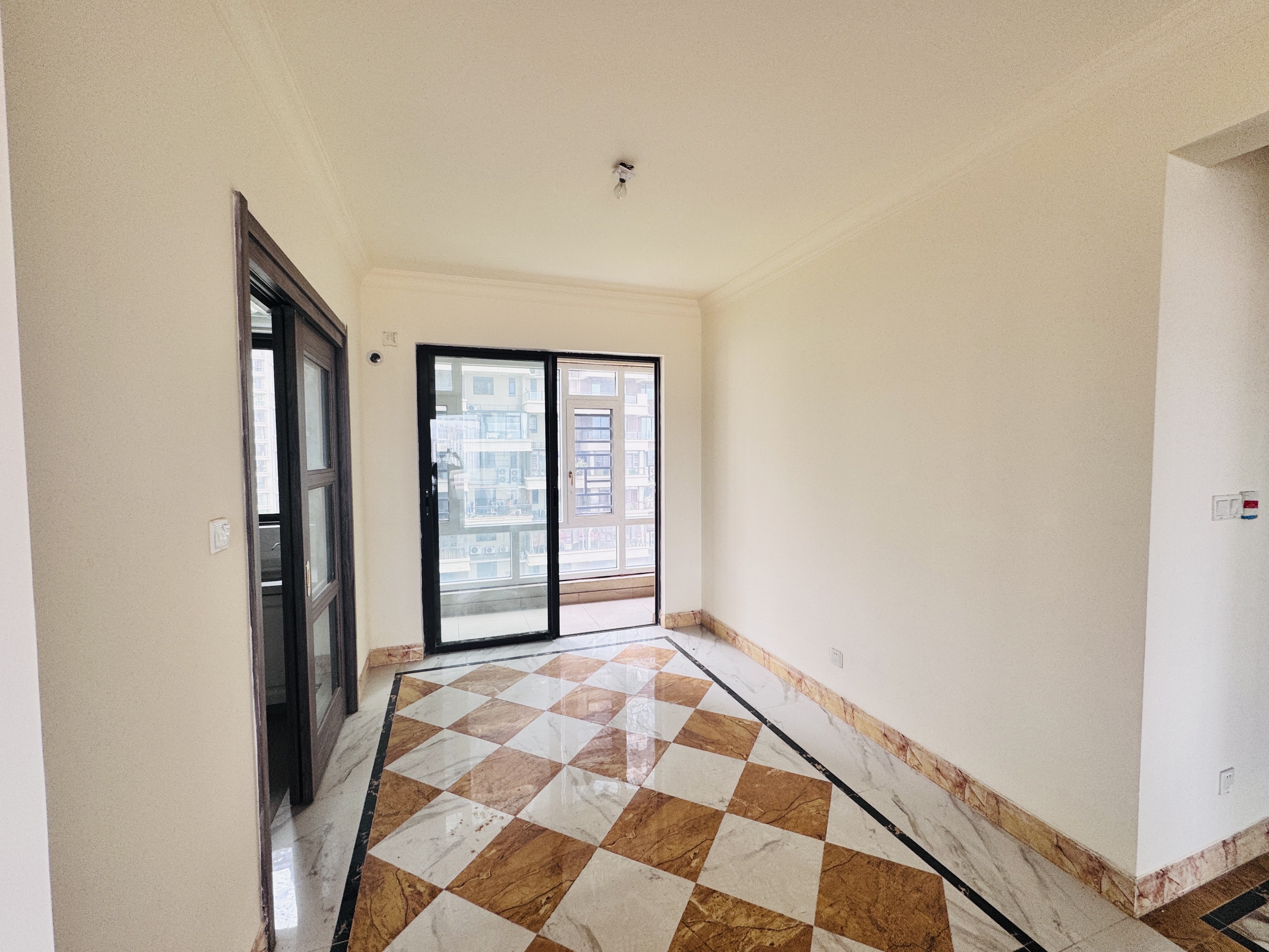 华耀碧桂园十里江湾观澜 4室2厅2卫 2200.0元/月 华耀碧桂园十里江湾观澜 4室2厅2卫 2200.0元/月室内图