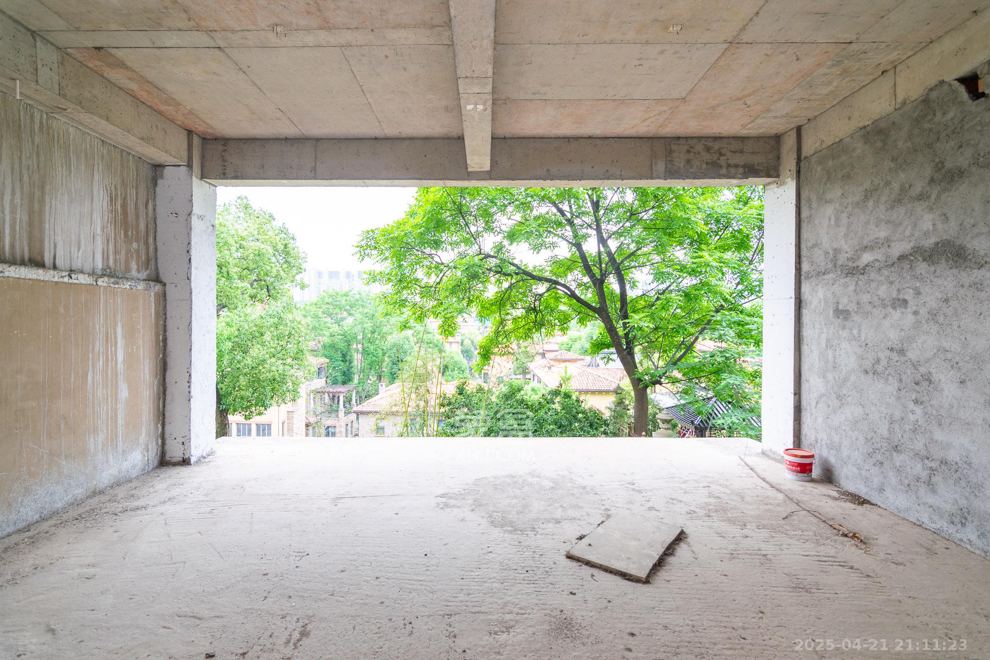 金地三千府(金地湖山樾、金地自在城) 6室3厅4卫 368.0万 金地三千府(金地湖山樾、金地自在城) 6室3厅4卫 368.0万阳台