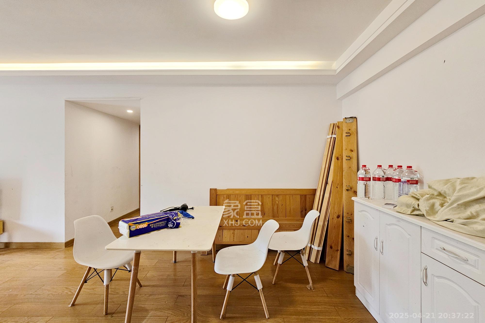 阳光城尚东湾蓝莓苑 3室2厅1卫 92.0万 阳光城尚东湾蓝莓苑 3室2厅1卫 92.0万客厅