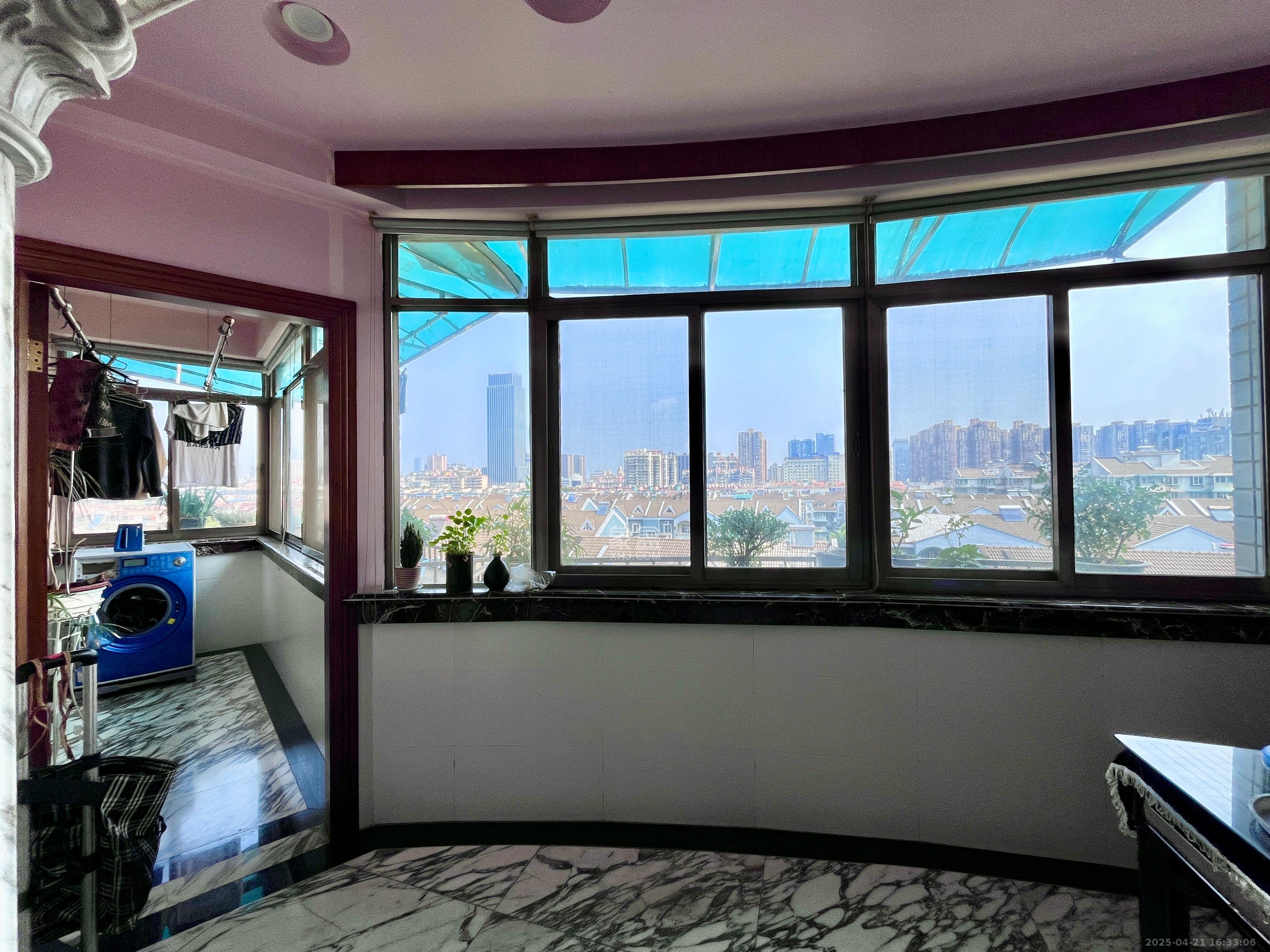 阳光走廊 3室2厅2卫 3200.0元/月 阳光走廊 3室2厅2卫 3200.0元/月室内图