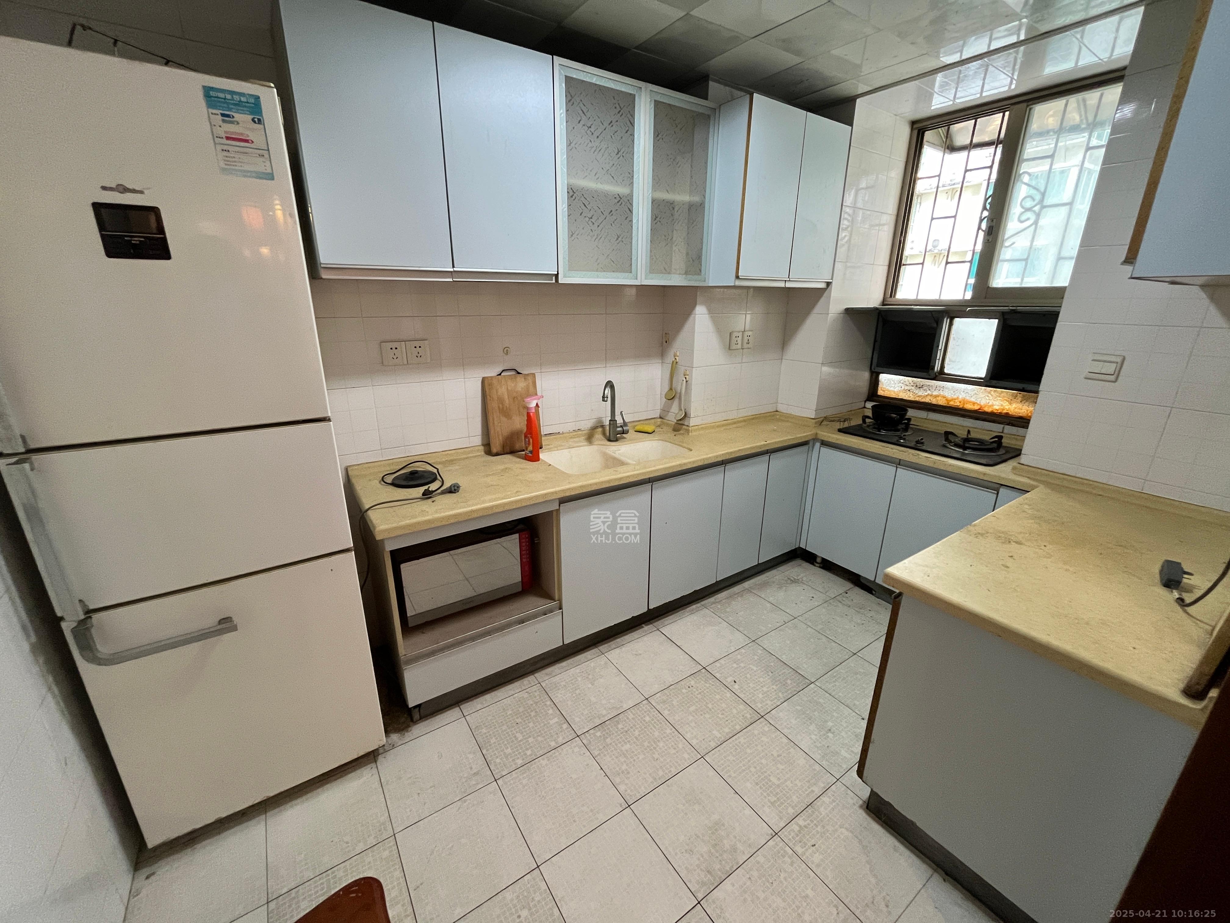 石长铁路宿舍  3室2厅2卫    2800.0元/月 石长铁路宿舍  3室2厅2卫    2800.0元/月