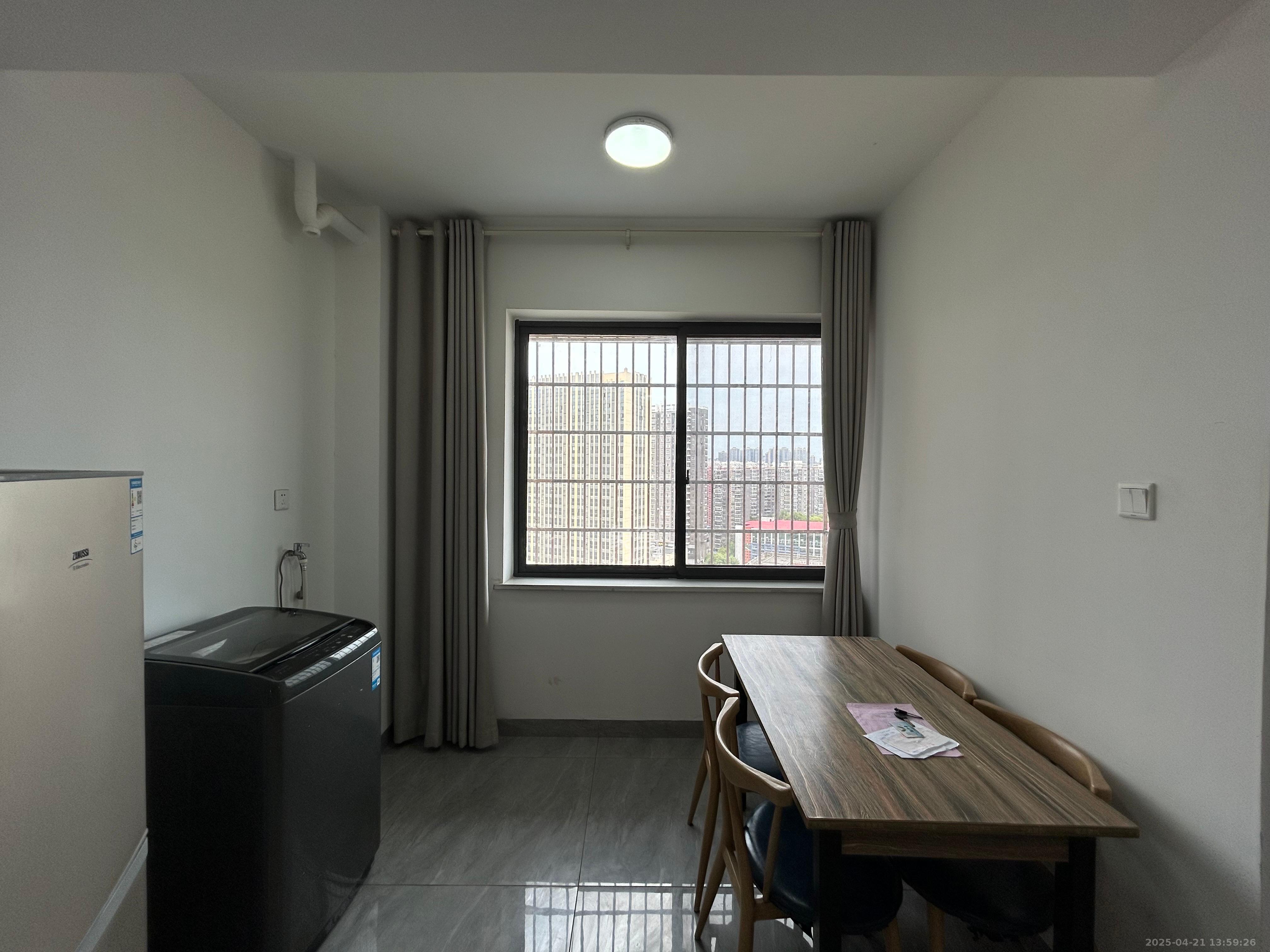 月亮湾草莓街区一、二期 1室2厅1卫 1900.0元/月 月亮湾草莓街区一、二期 1室2厅1卫 1900.0元/月室内图