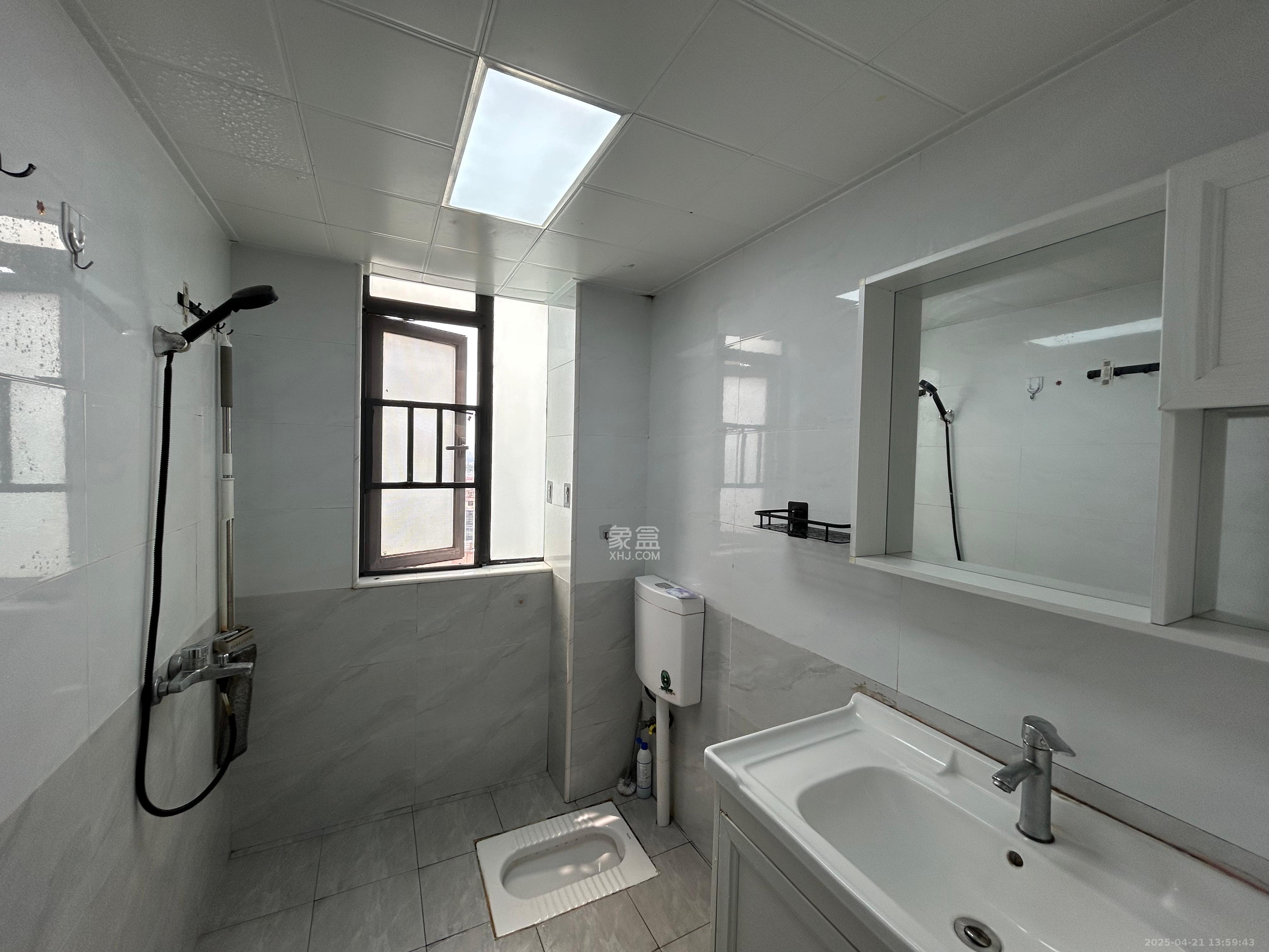 月亮湾草莓街区一、二期 1室2厅1卫 1900.0元/月 月亮湾草莓街区一、二期 1室2厅1卫 1900.0元/月室内图