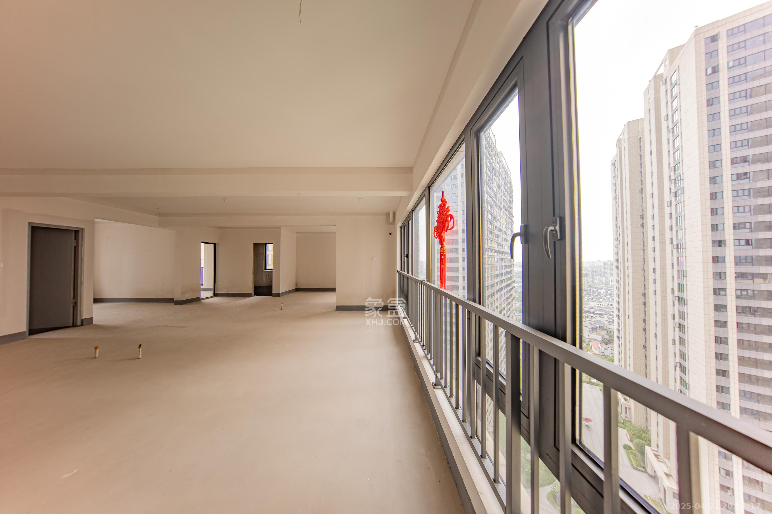 建投象山国际 4室2厅2卫 180.0万 建投象山国际 4室2厅2卫 180.0万阳台