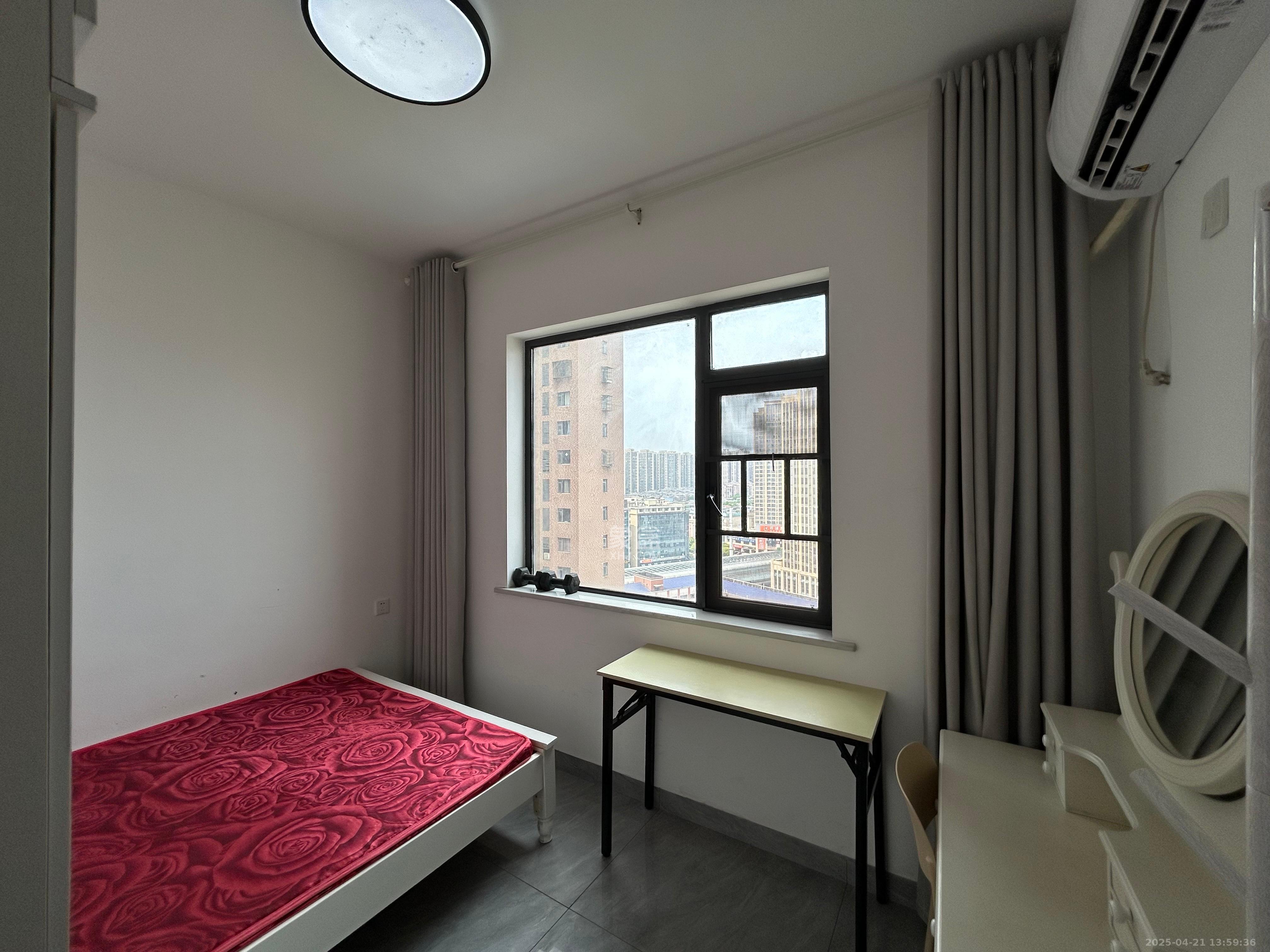 月亮湾草莓街区一、二期 1室2厅1卫 1900.0元/月 月亮湾草莓街区一、二期 1室2厅1卫 1900.0元/月室内图