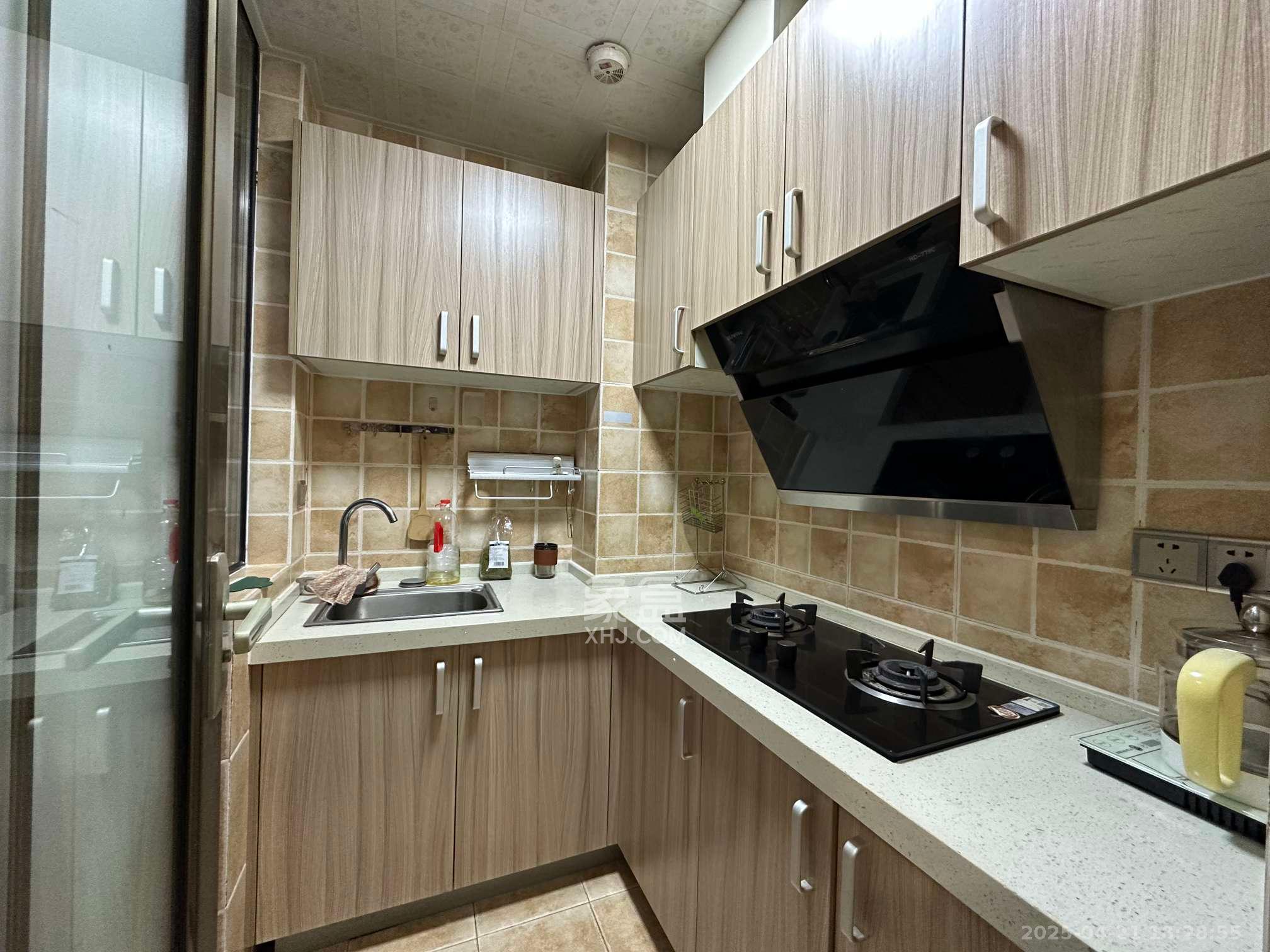 荣悦台 1室1厅1卫 2400.0元/月 荣悦台 1室1厅1卫 2400.0元/月室内图