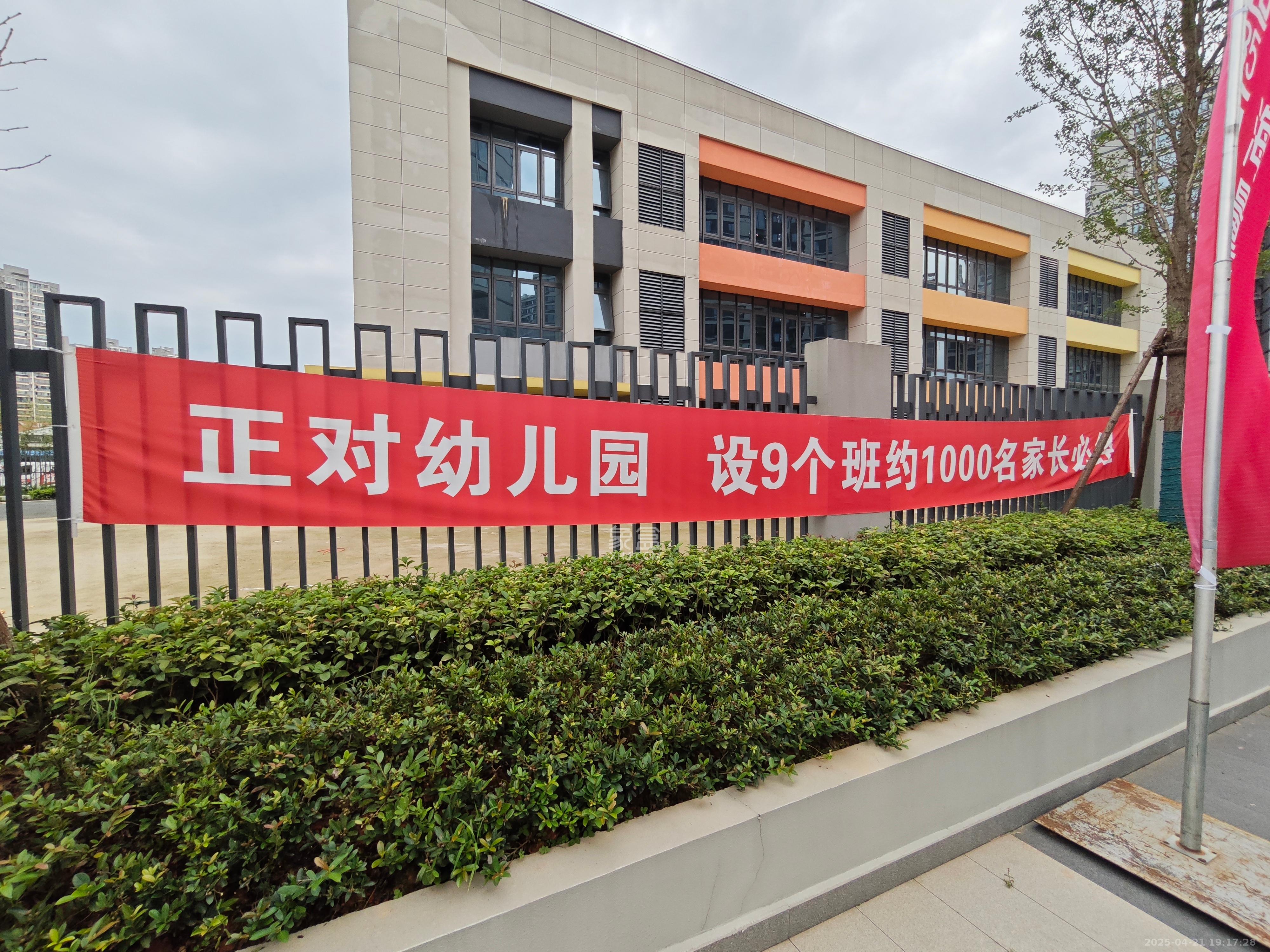 轨道万科悦府   104.52㎡     12100.00元/月室内图