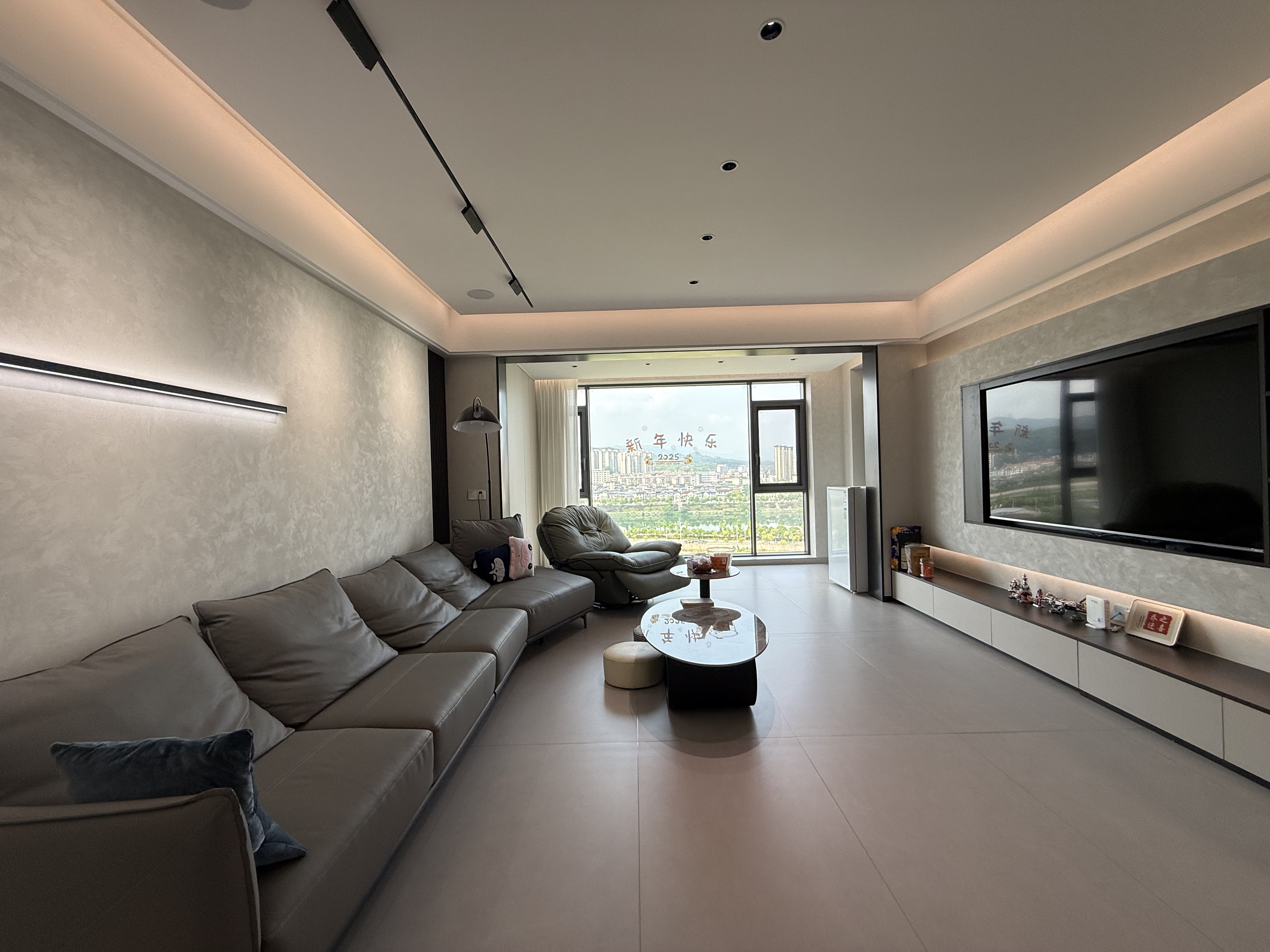 东宸江山里  5室2厅2卫   192.00万客厅