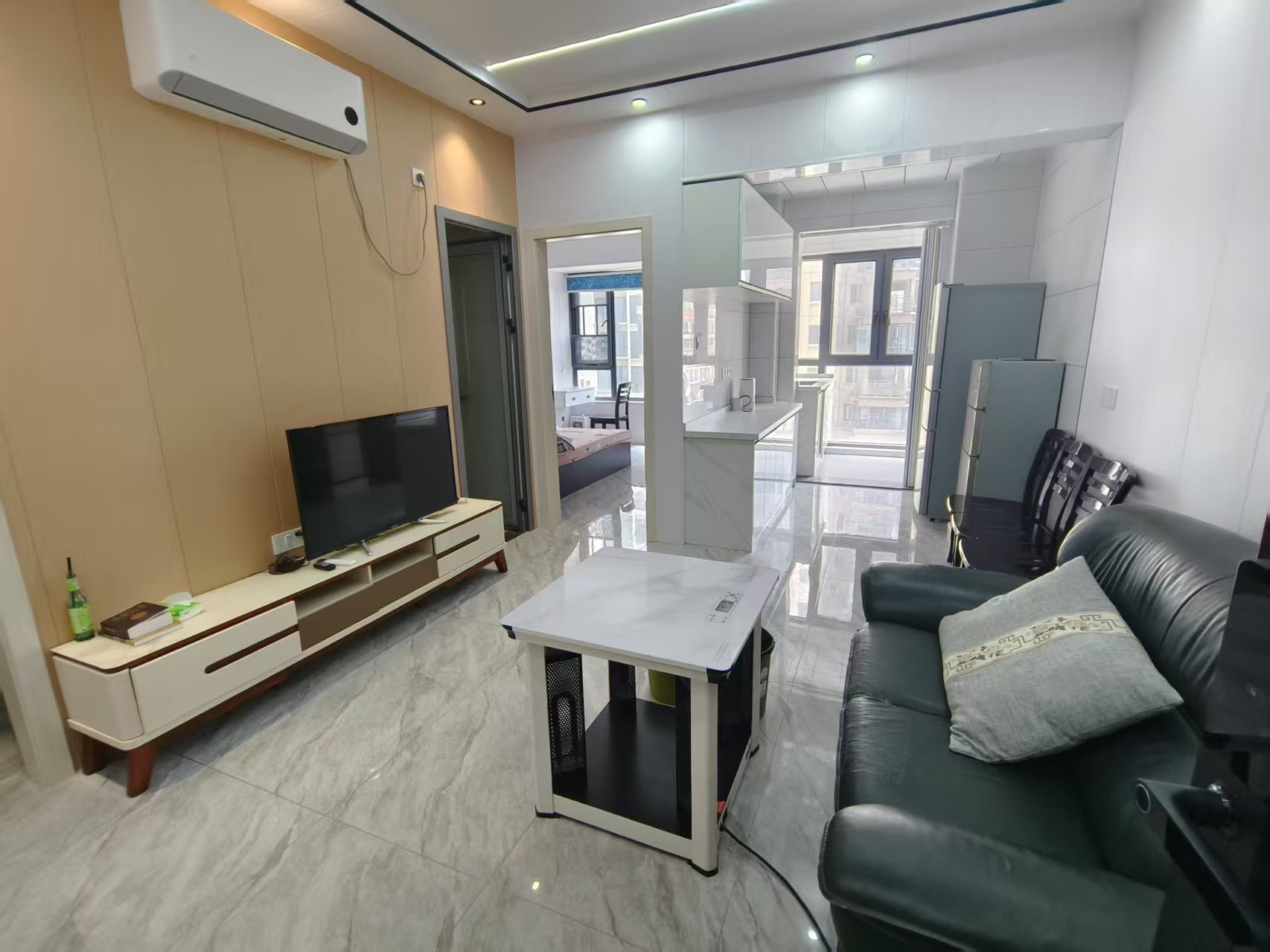 缇香名苑二期  2室2厅1卫    1800.0元/月 缇香名苑二期  2室2厅1卫    1800.0元/月室内图