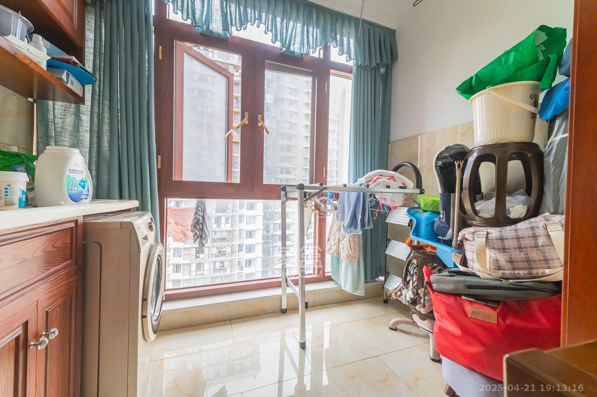 恒基凯旋门三期  3室2厅2卫    135.0万 恒基凯旋门三期  3室2厅2卫    135.0万阳台