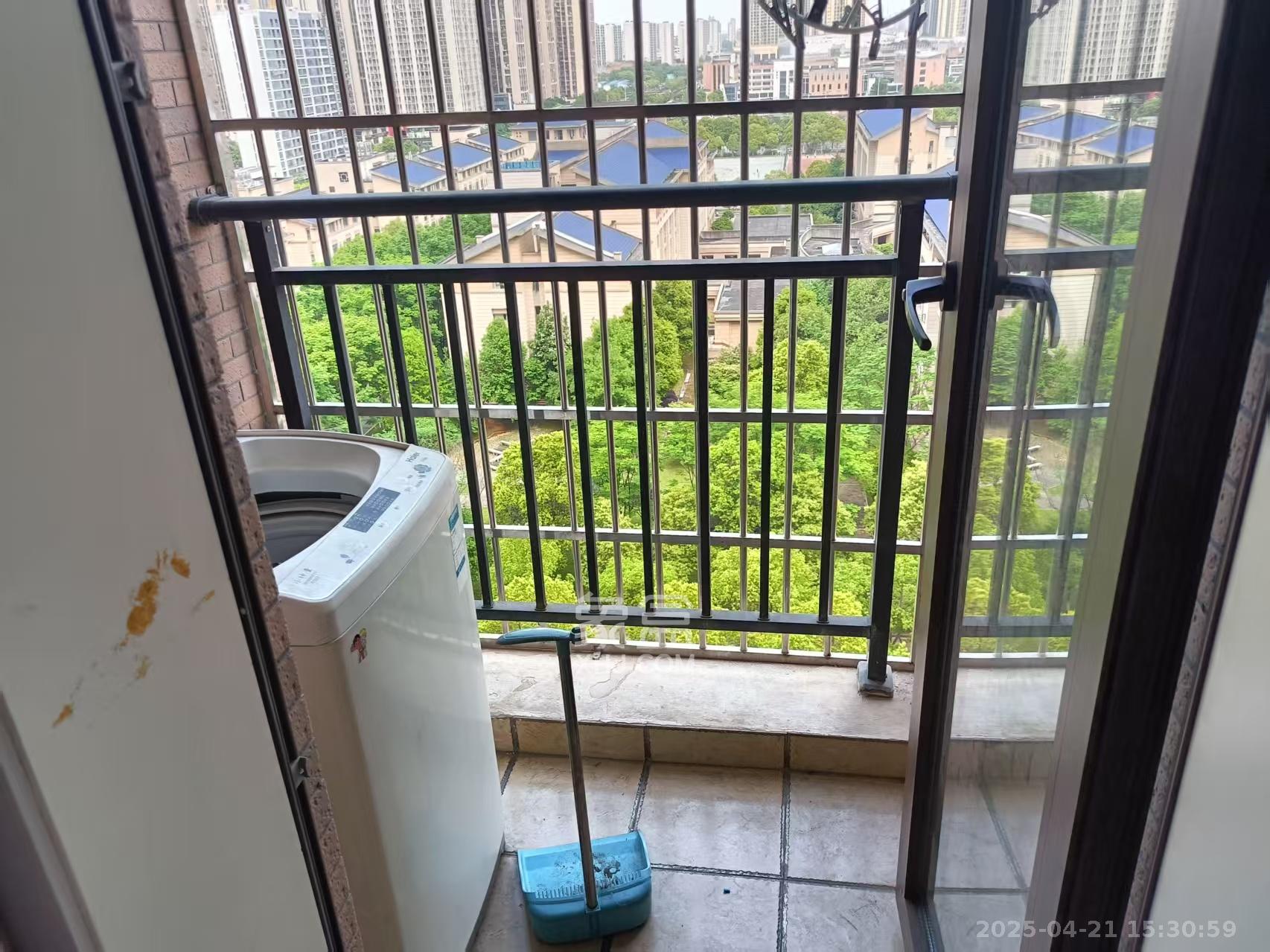 水岸世景  1室1厅1卫   1200.00元/月室内图