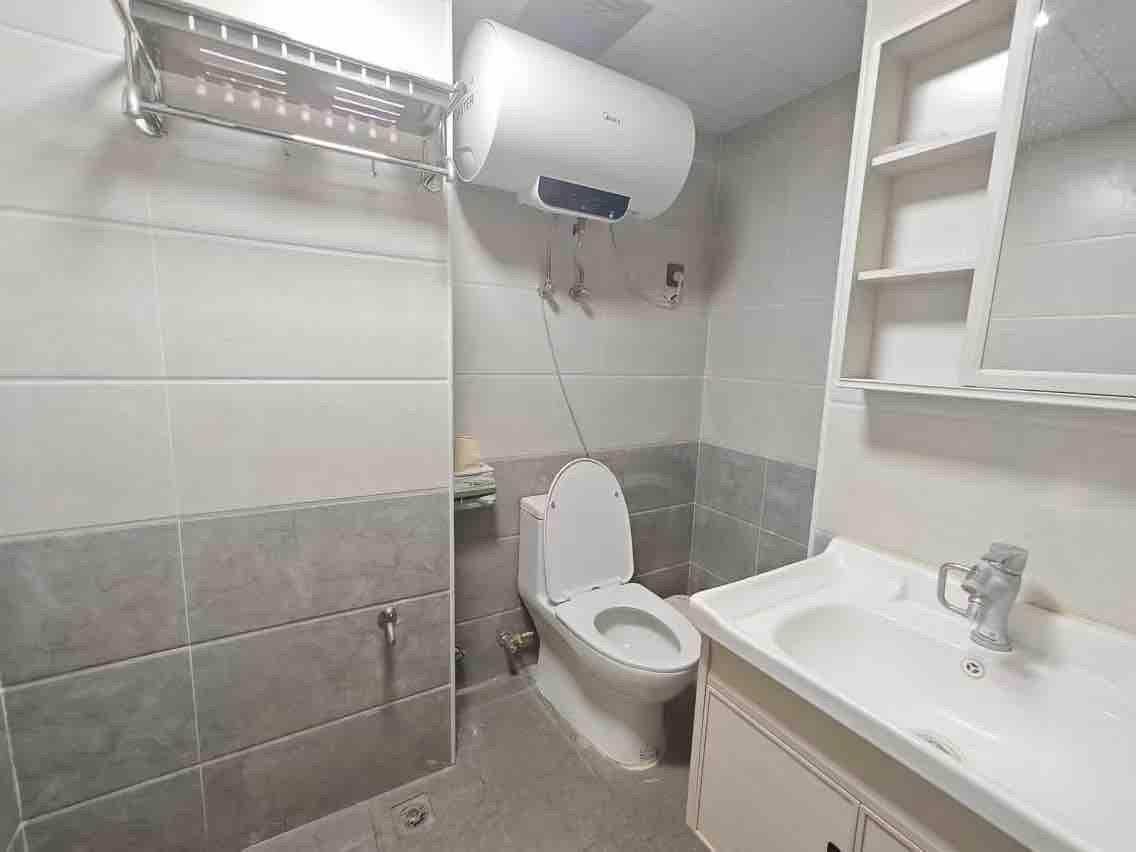 金钟大雁城  1室1厅1卫    1300.0元/月室内图