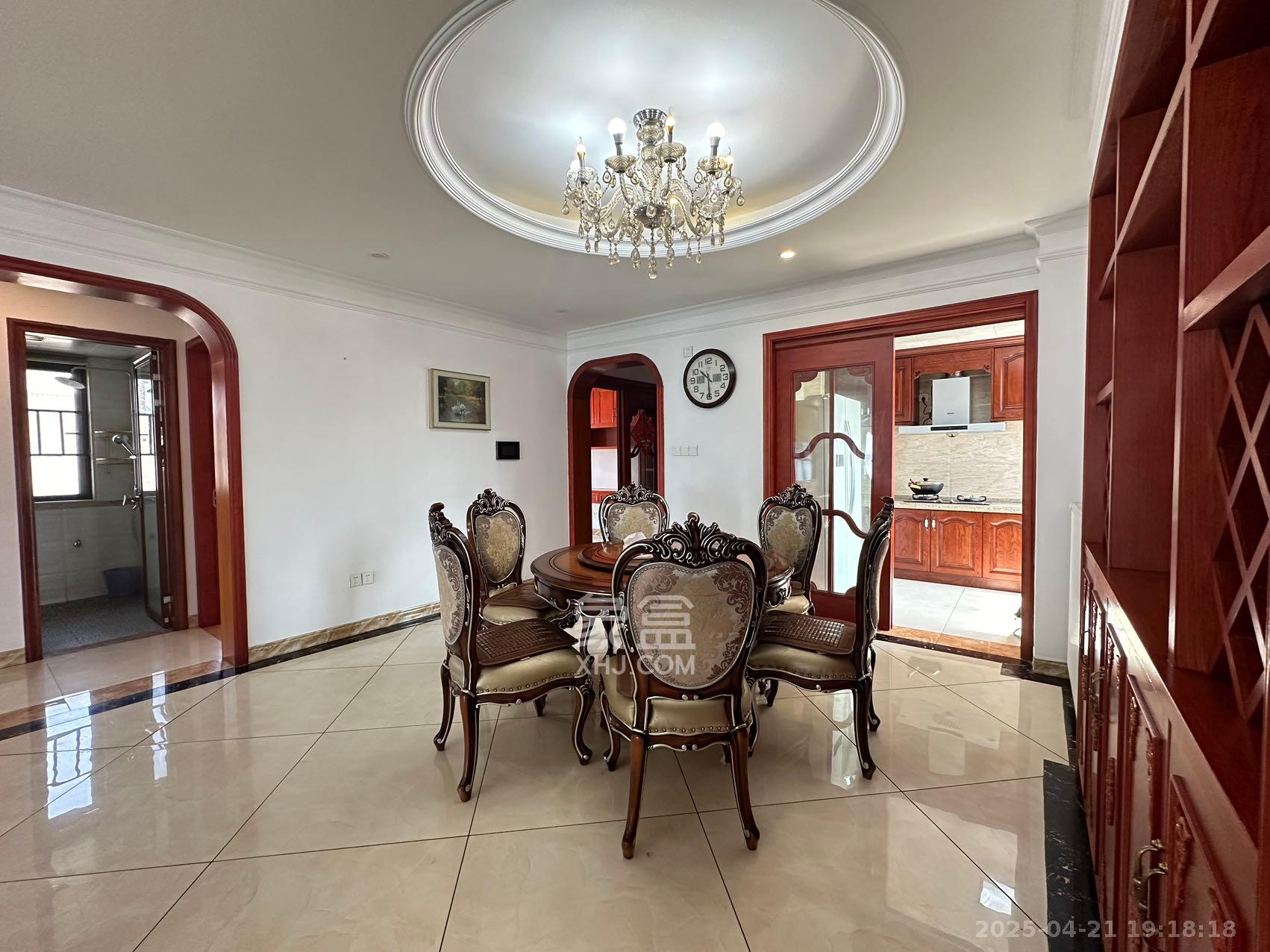 藏珑湖上国际花园 5室2厅3卫 5000.0元/月 藏珑湖上国际花园 5室2厅3卫 5000.0元/月室内图