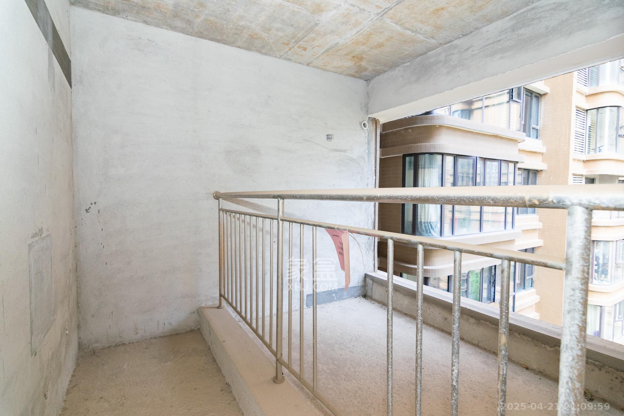 润和长郡(润和紫郡二三期) 4室2厅2卫 82.0万 润和长郡(润和紫郡二三期) 4室2厅2卫 82.0万卧室