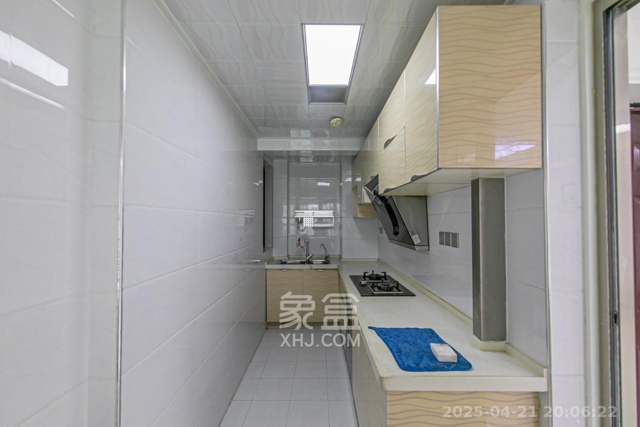 华润五彩城  4室2厅2卫   3000.00元/月室内图