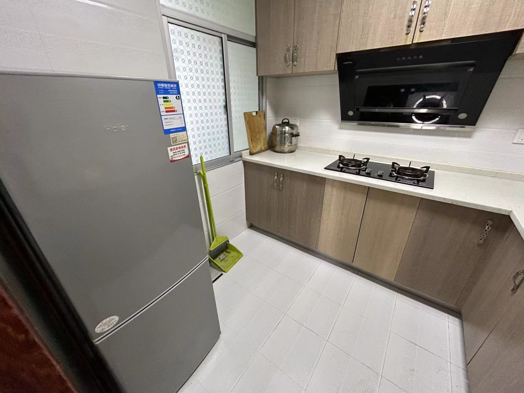 逸臣中央  3室2厅2卫   2000.00元/月室内图