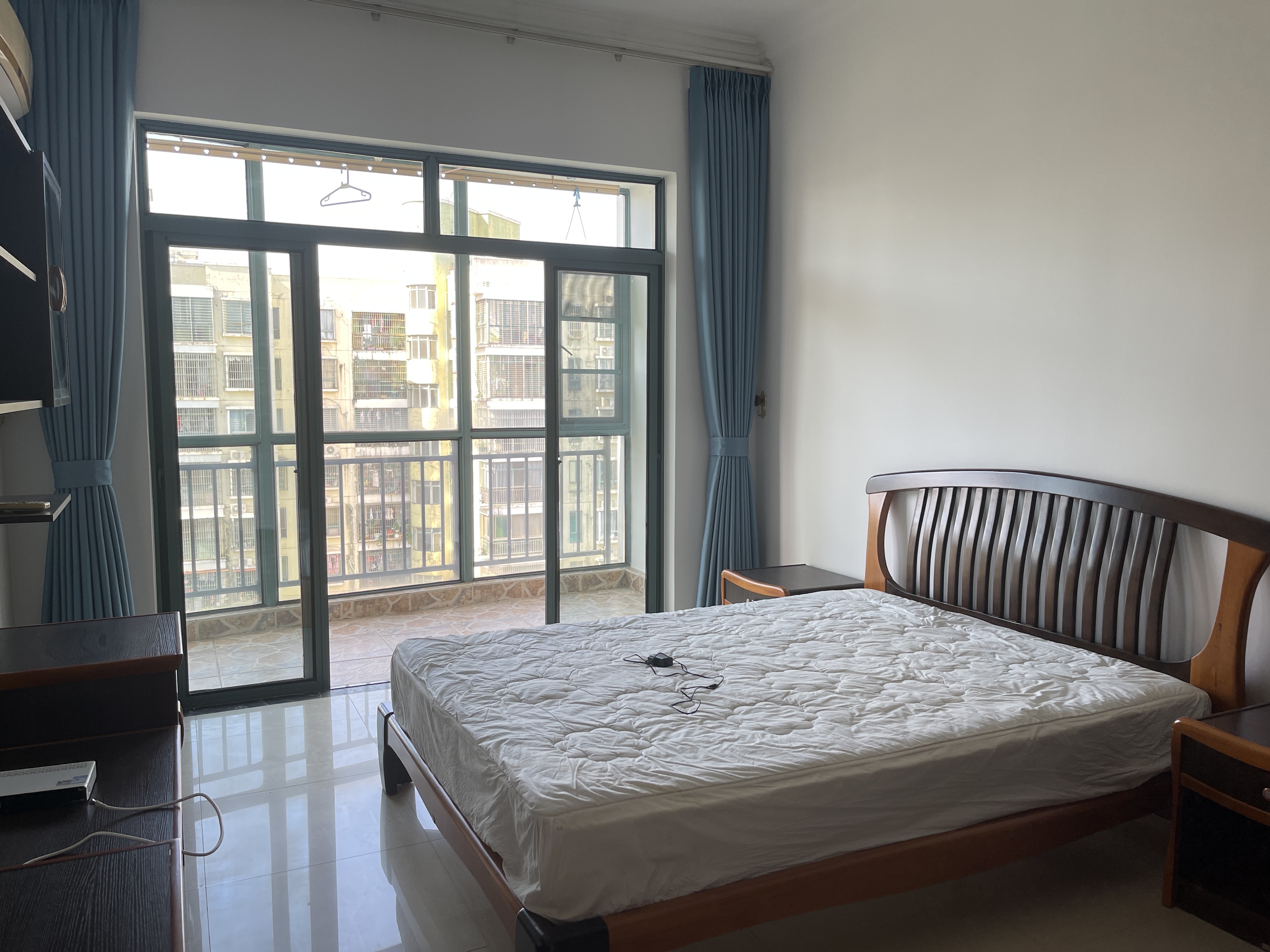 金碧雅苑 4室2厅2卫 210.0万 金碧雅苑 4室2厅2卫 210.0万客厅