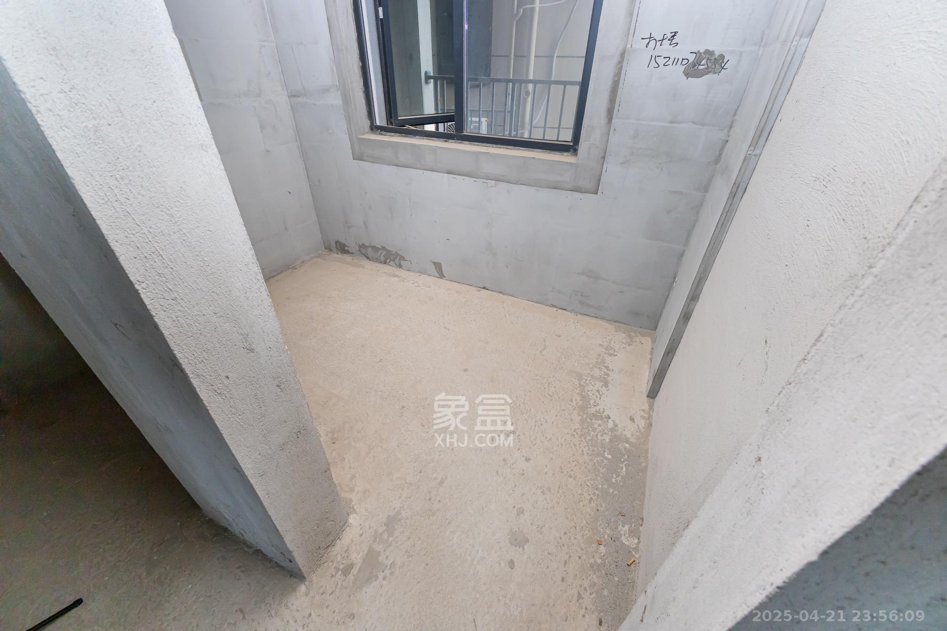 润和滨江广场（润和中央广场）  4室2厅1卫   112.00万卧室