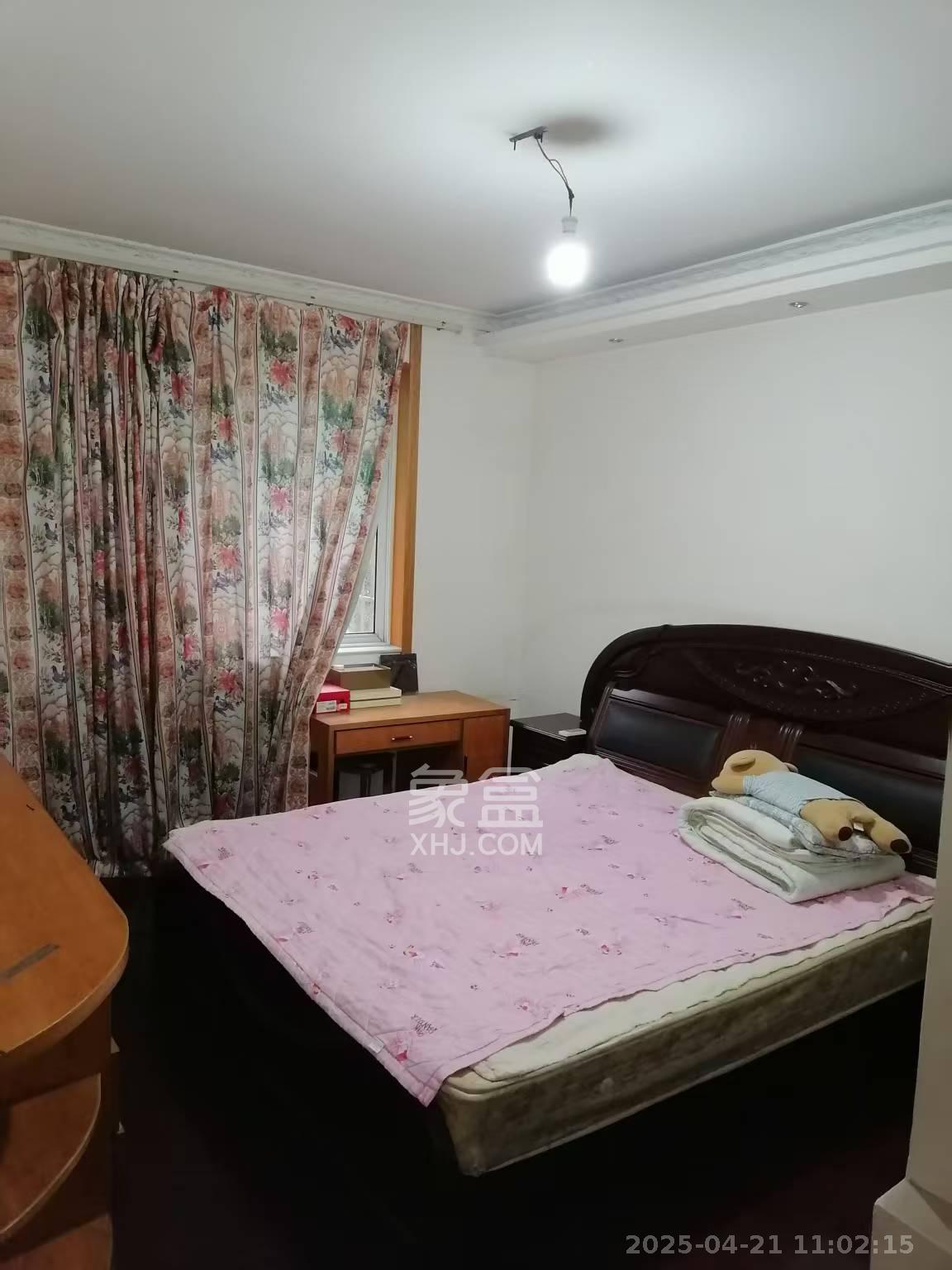 新桥小区  3室2厅2卫   1700.00元/月室内图1