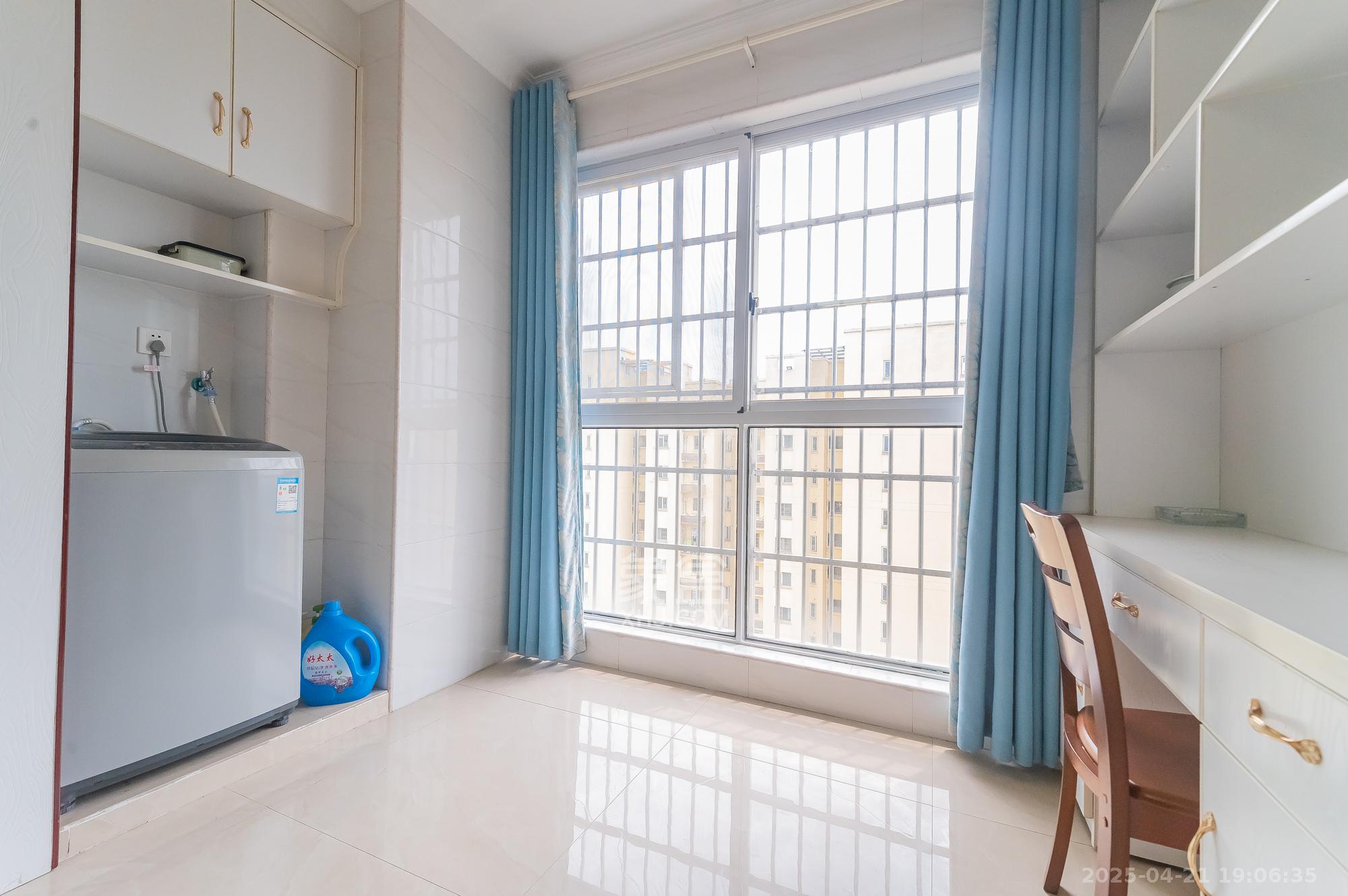 MOMA当代广场 3室2厅1卫 58.8万 MOMA当代广场 3室2厅1卫 58.8万阳台