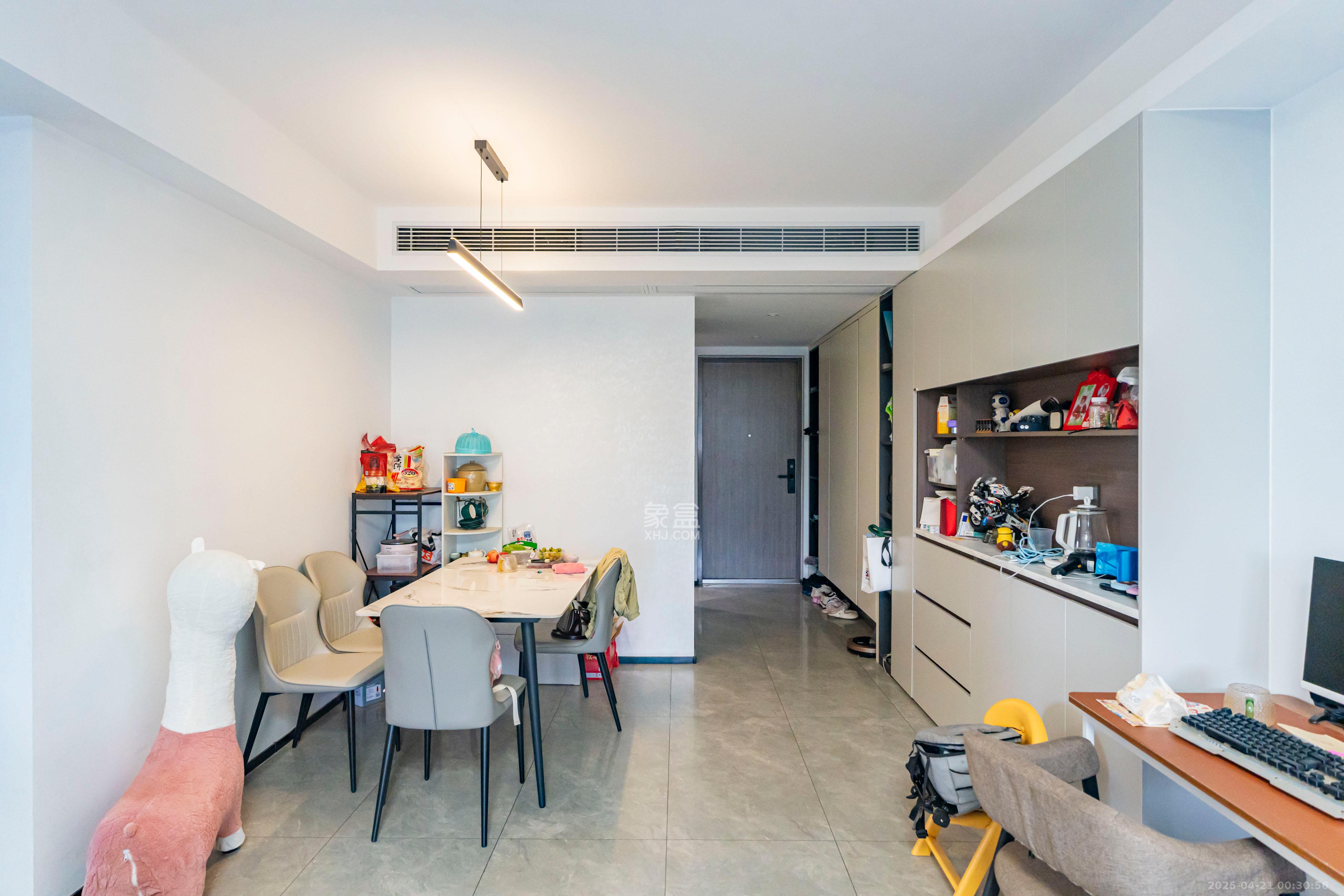 万科半岛国际 3室2厅2卫 140.0万 万科半岛国际 3室2厅2卫 140.0万客厅