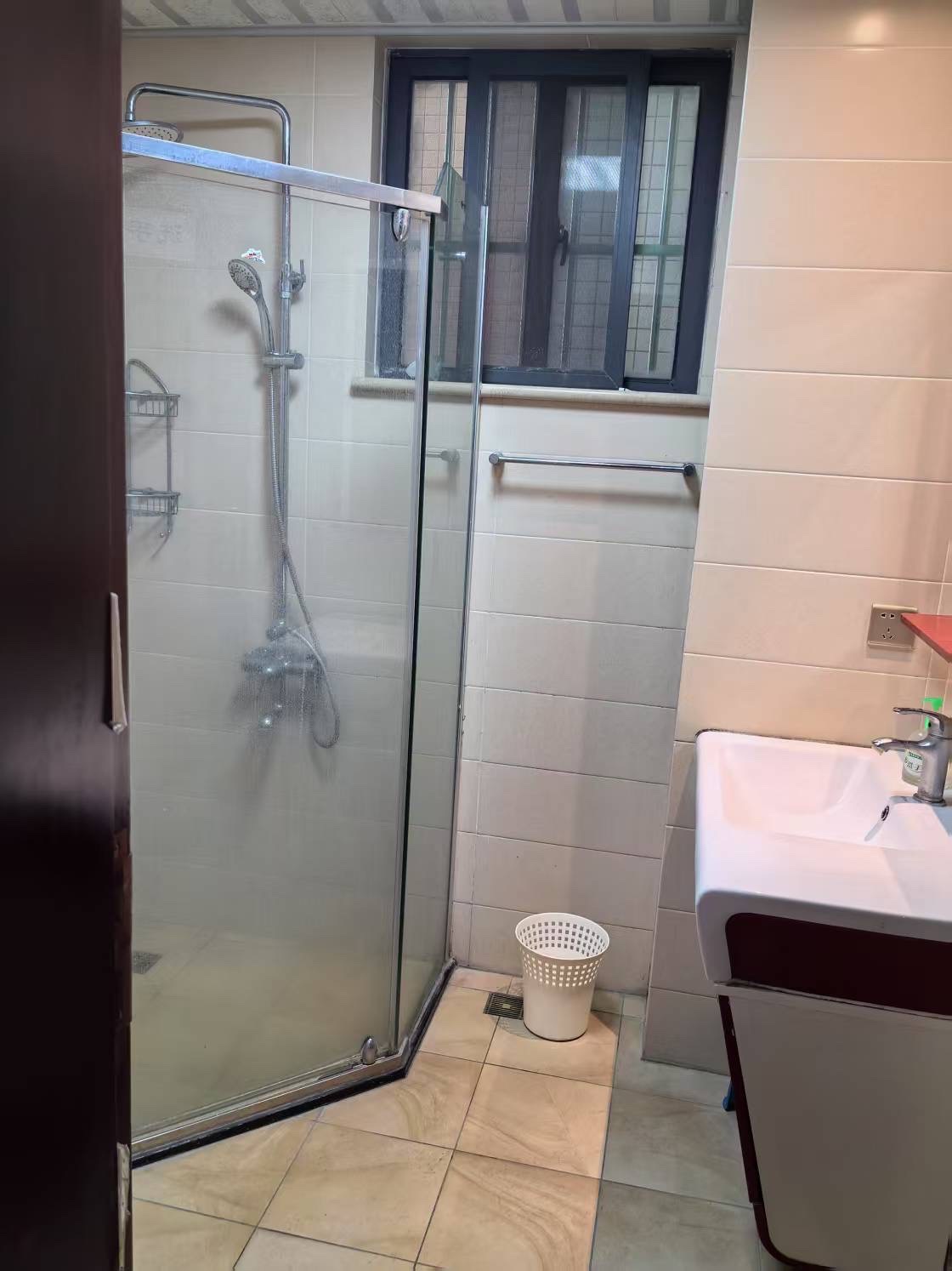 碧湖湾  3室2厅2卫   3800.00元/月室内图